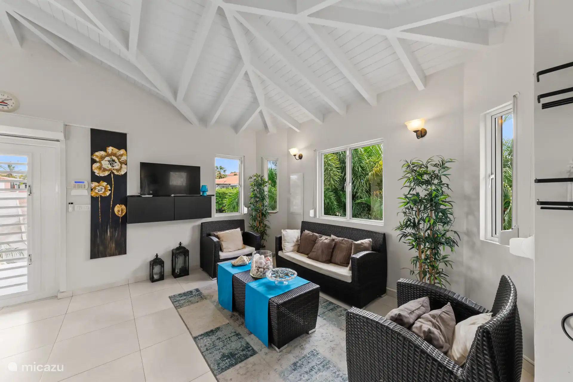 Cozy living room to watch TV.