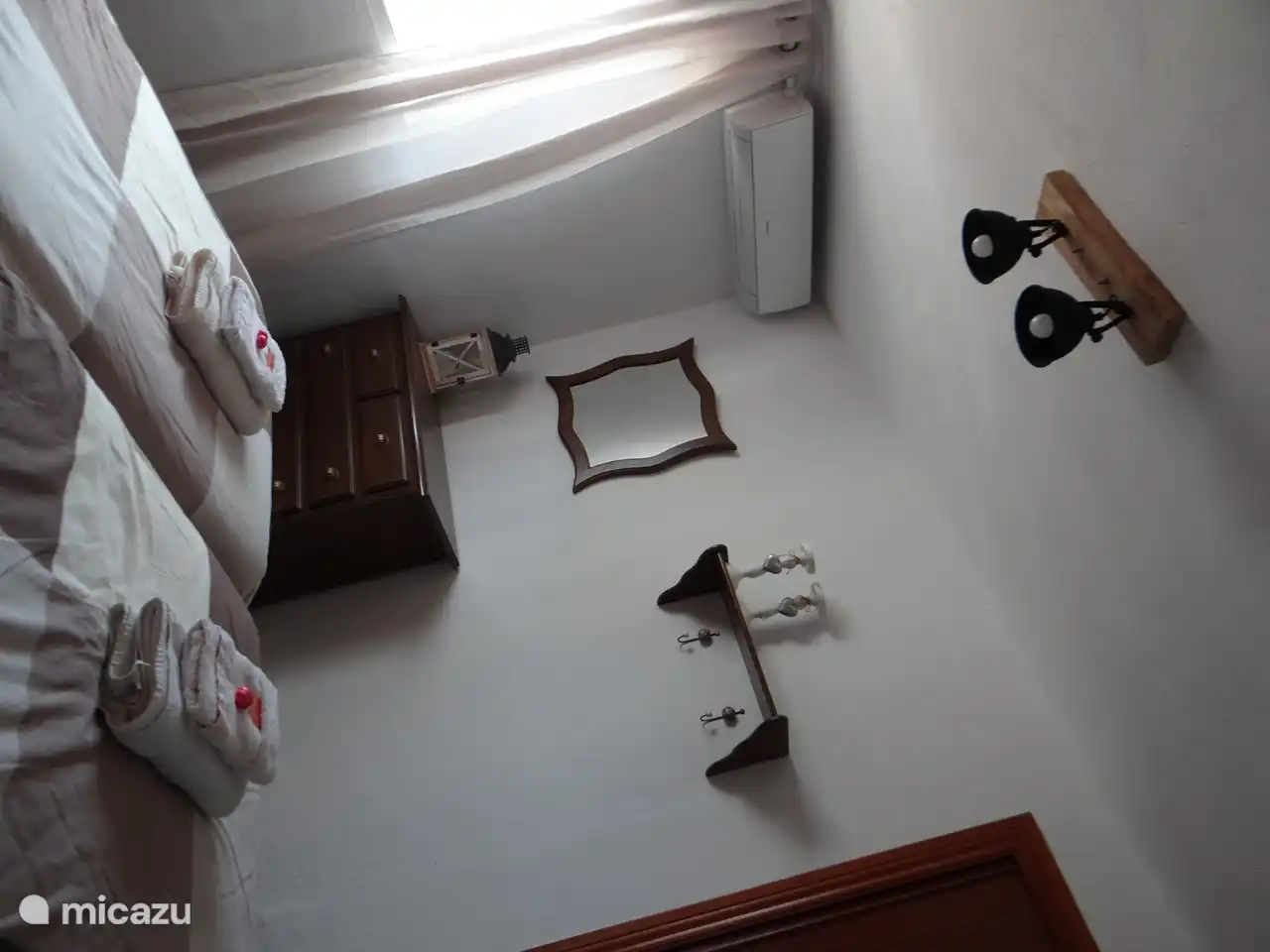 chambre avec lit 1m80 x 1m90