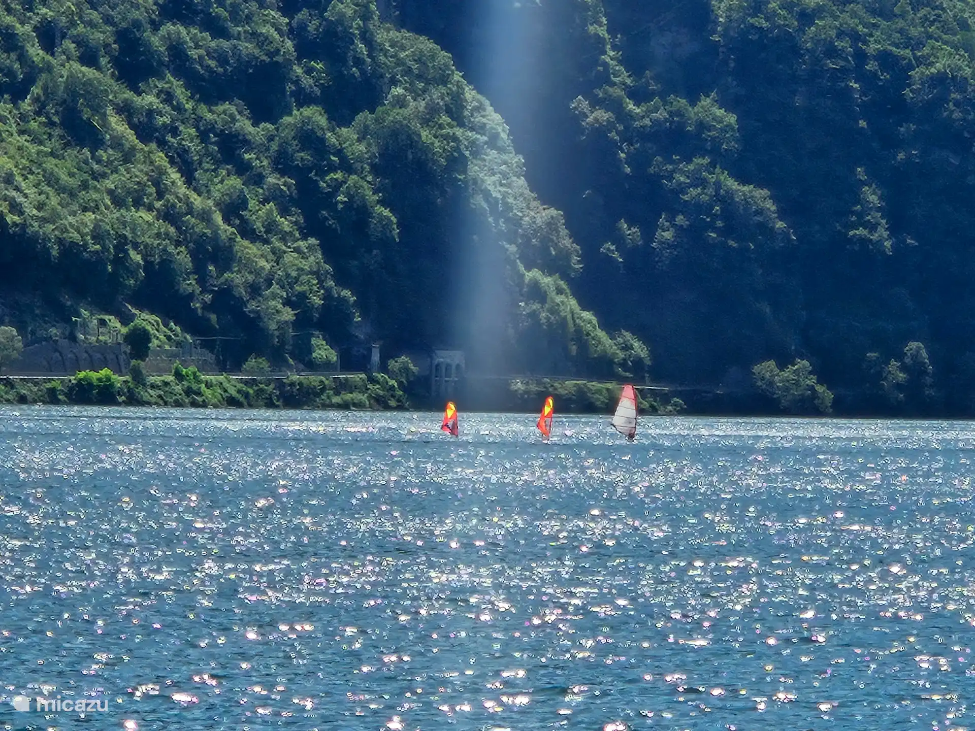 alllerlei watersporten zijn mogelijk, ook surfen