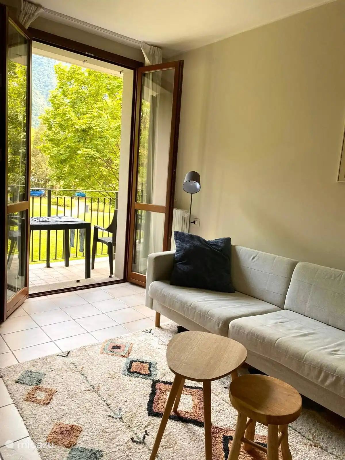 De openslaande deuren bij de bank. Heerlijk in de zon. 