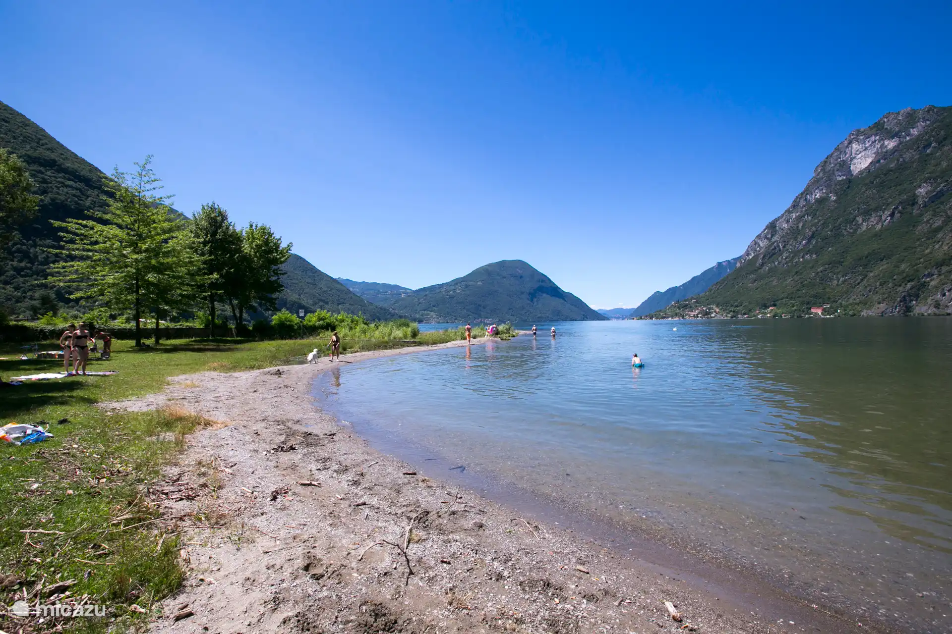 zwemmen en zonnen aan het meer