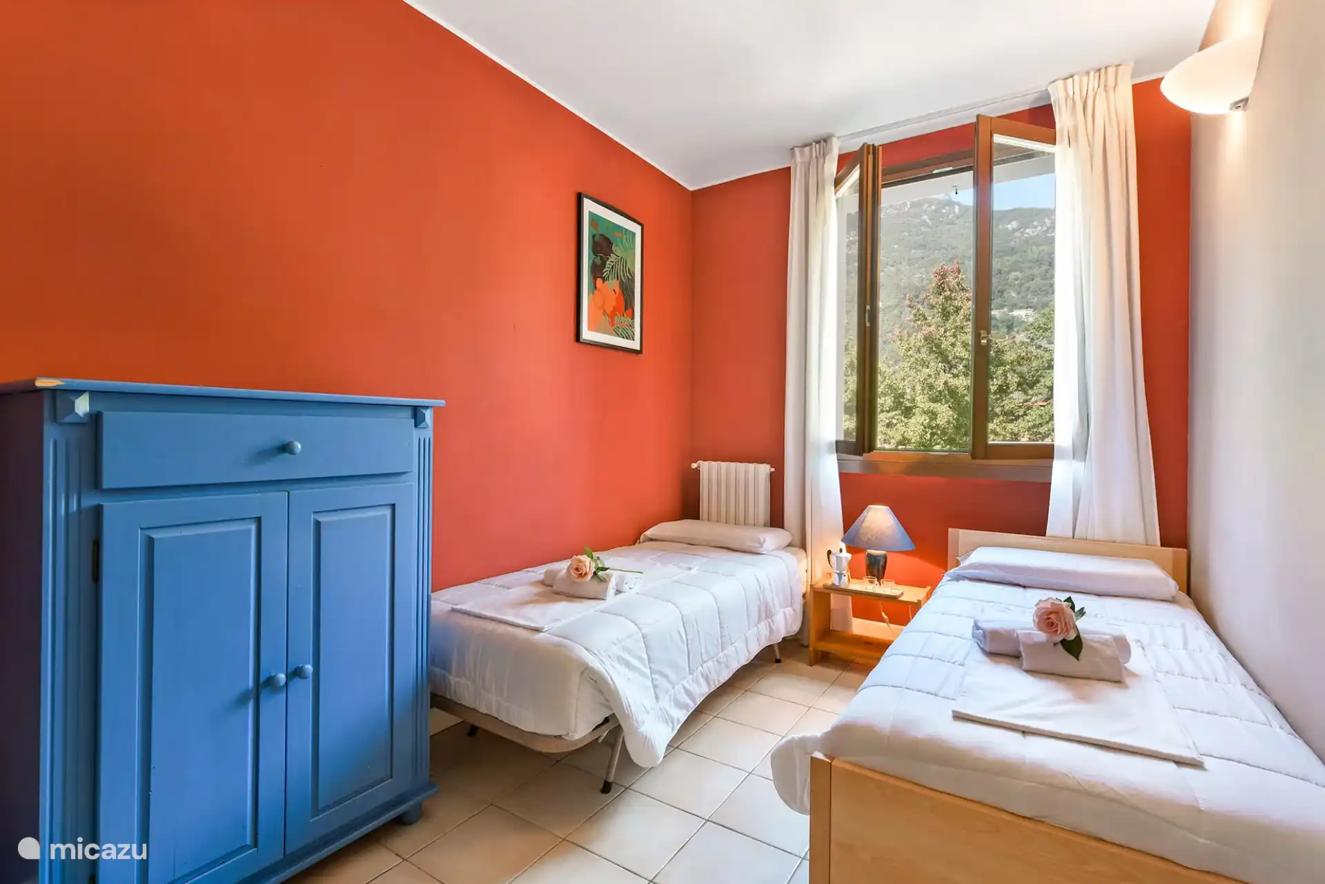 slaapkamer 2 met stapelbed (nog niet op de foto) en een los bed