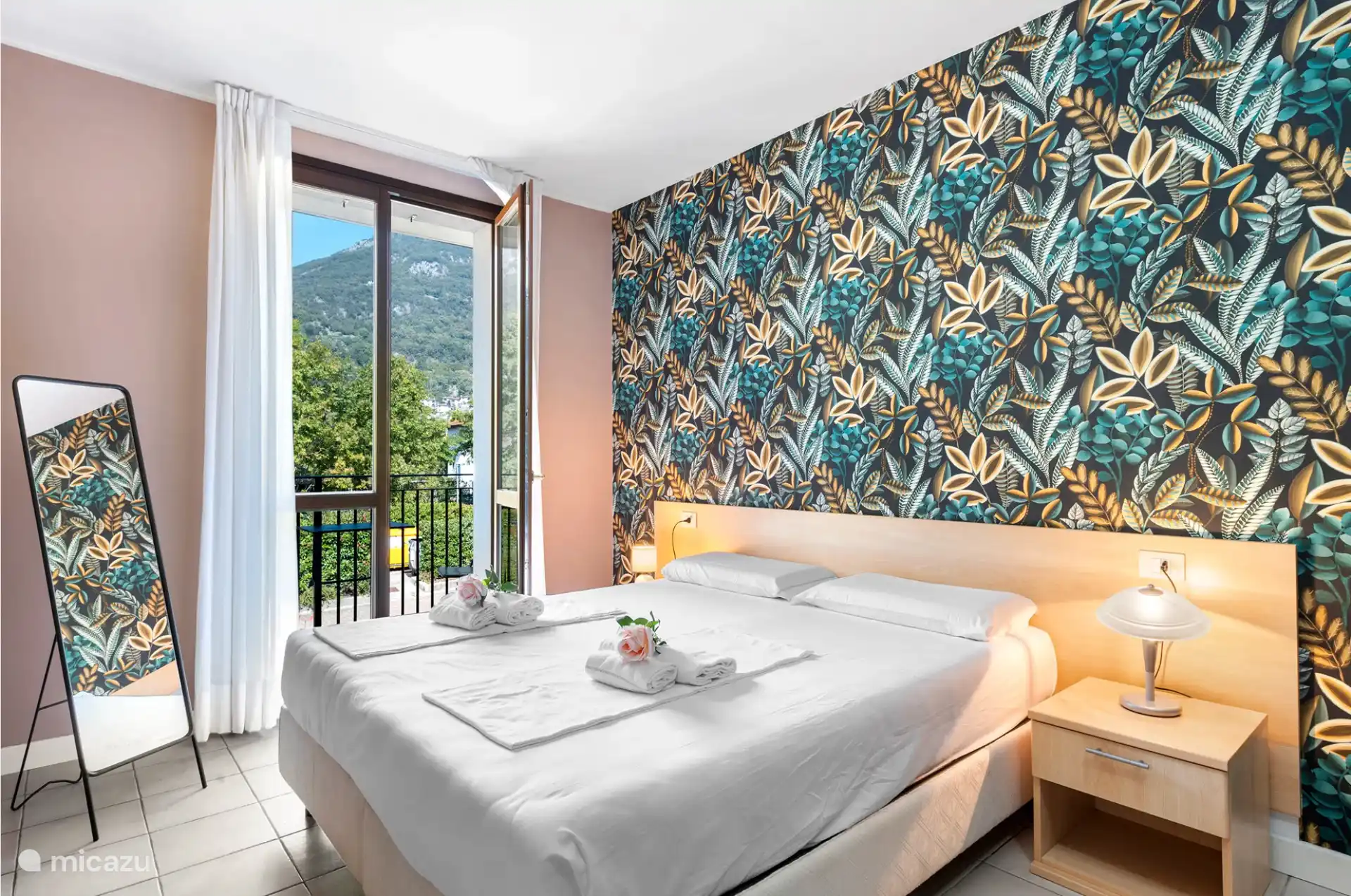 slaapkamer met 2-persoons bed van 1.80 x 2.00