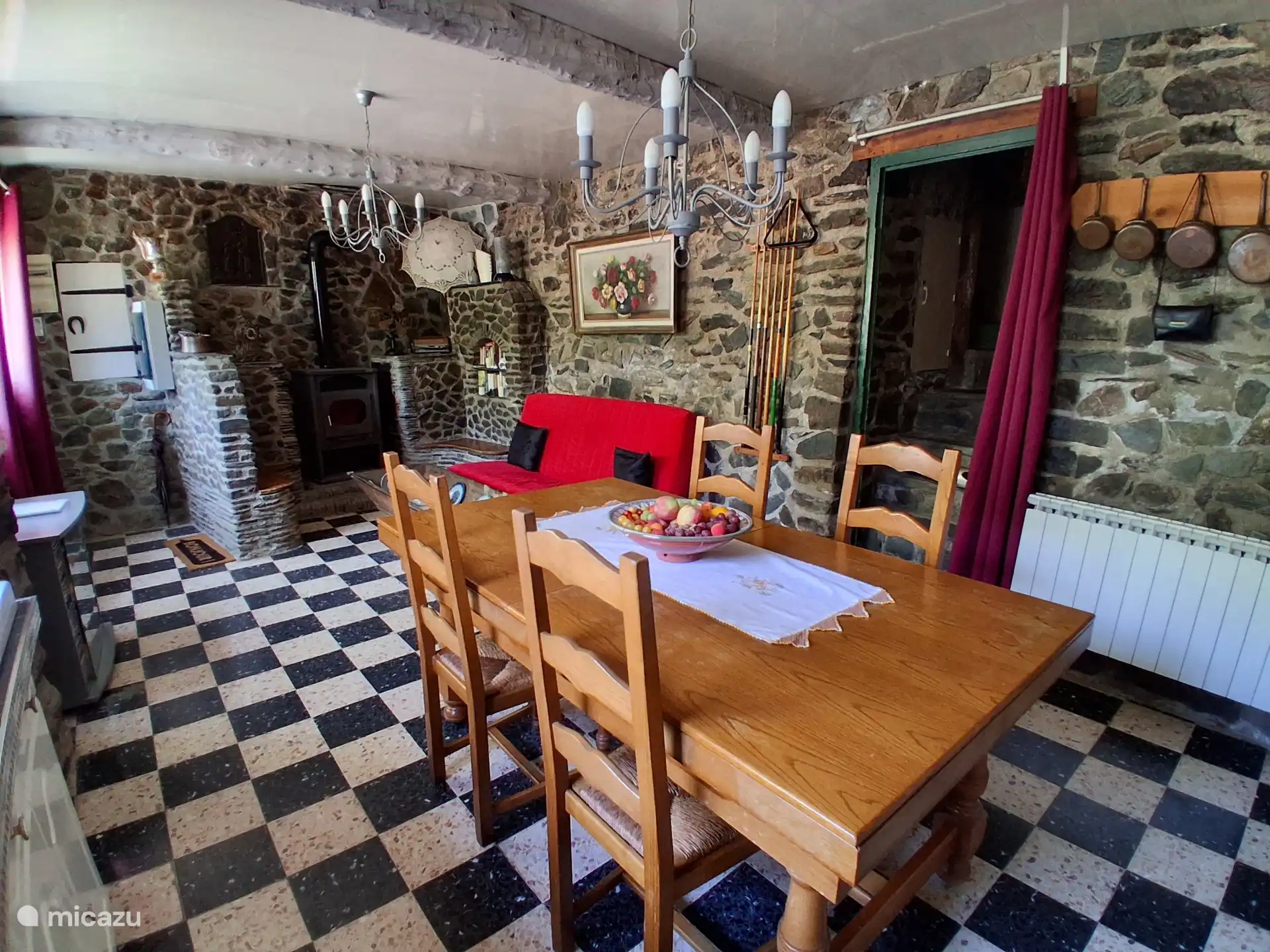 Woonkamer met open haard