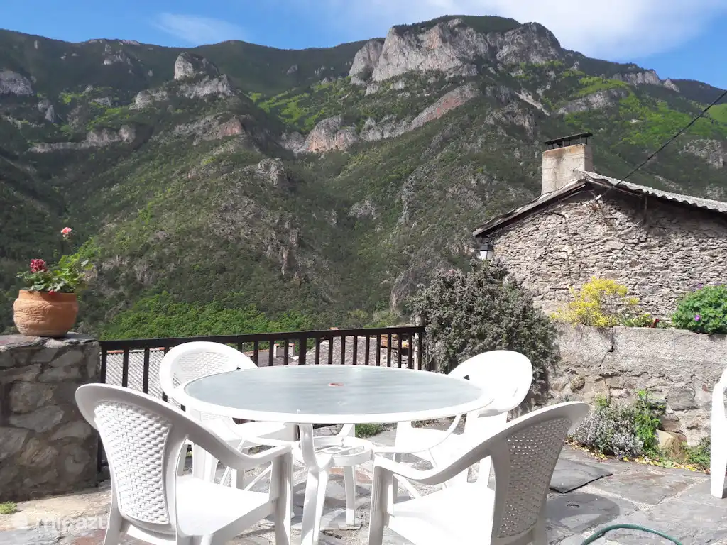 Terrasse face au mont Coronat