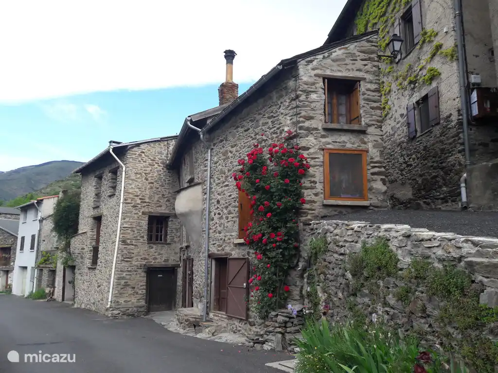 Le village et ses maisons en pierre