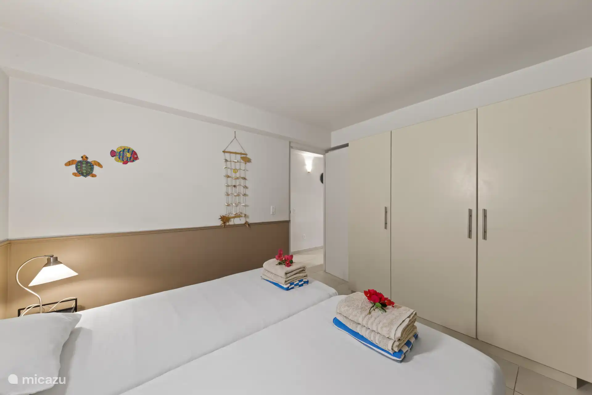 Slaapkamer 2, met airconditioning en kledingkast. Linnengoed is ook aanwezig.