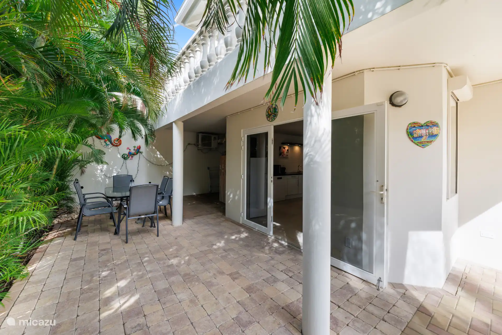 Eigen buiten terras, wordt niet gedeeld met andere gasten.