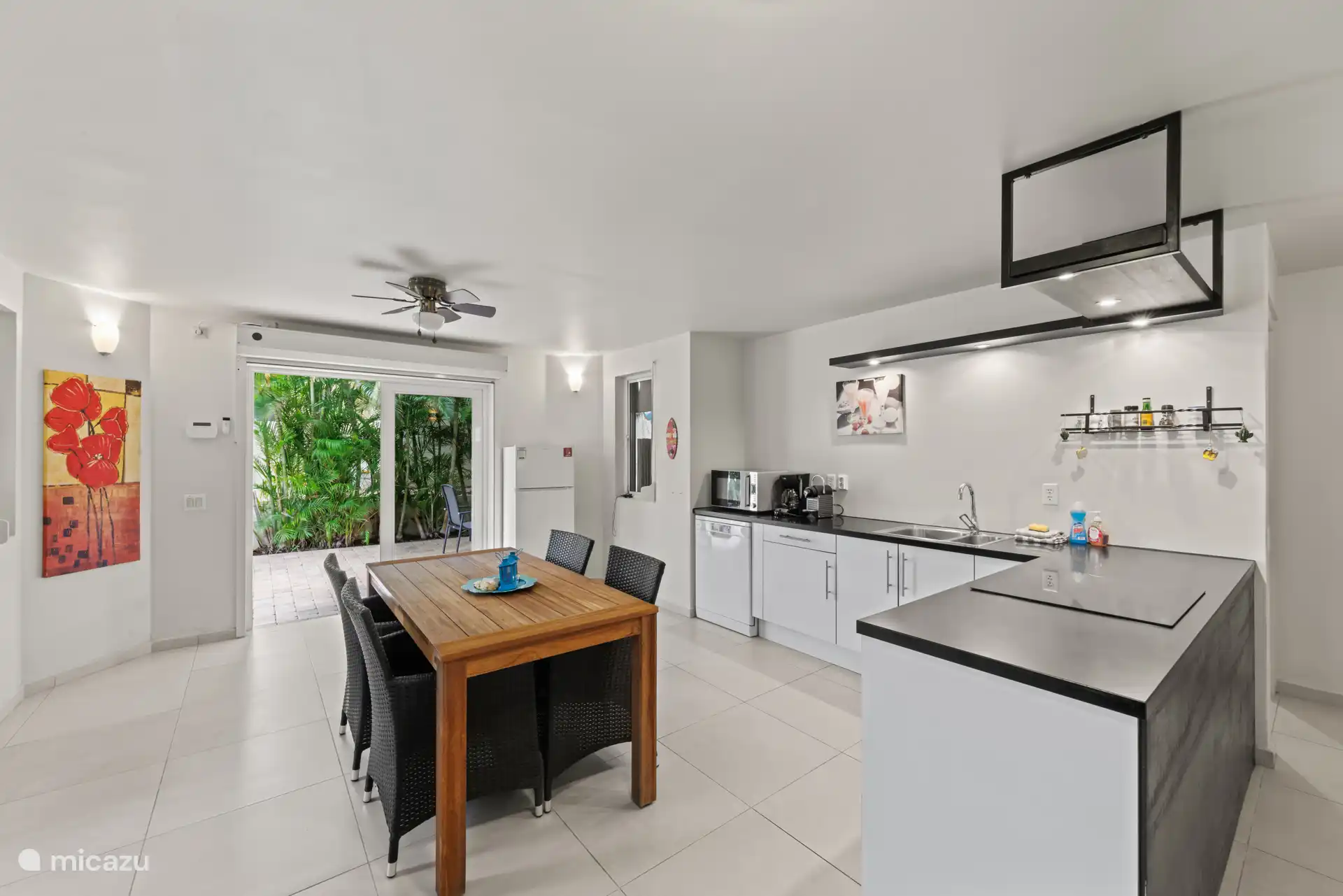 Mogelijkheid om binnen of buiten te eten.