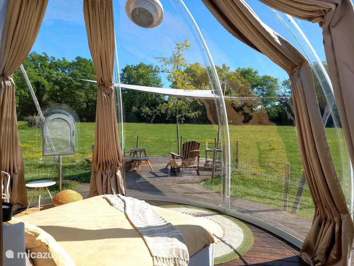 Too much sun ? The curtains can be closed.