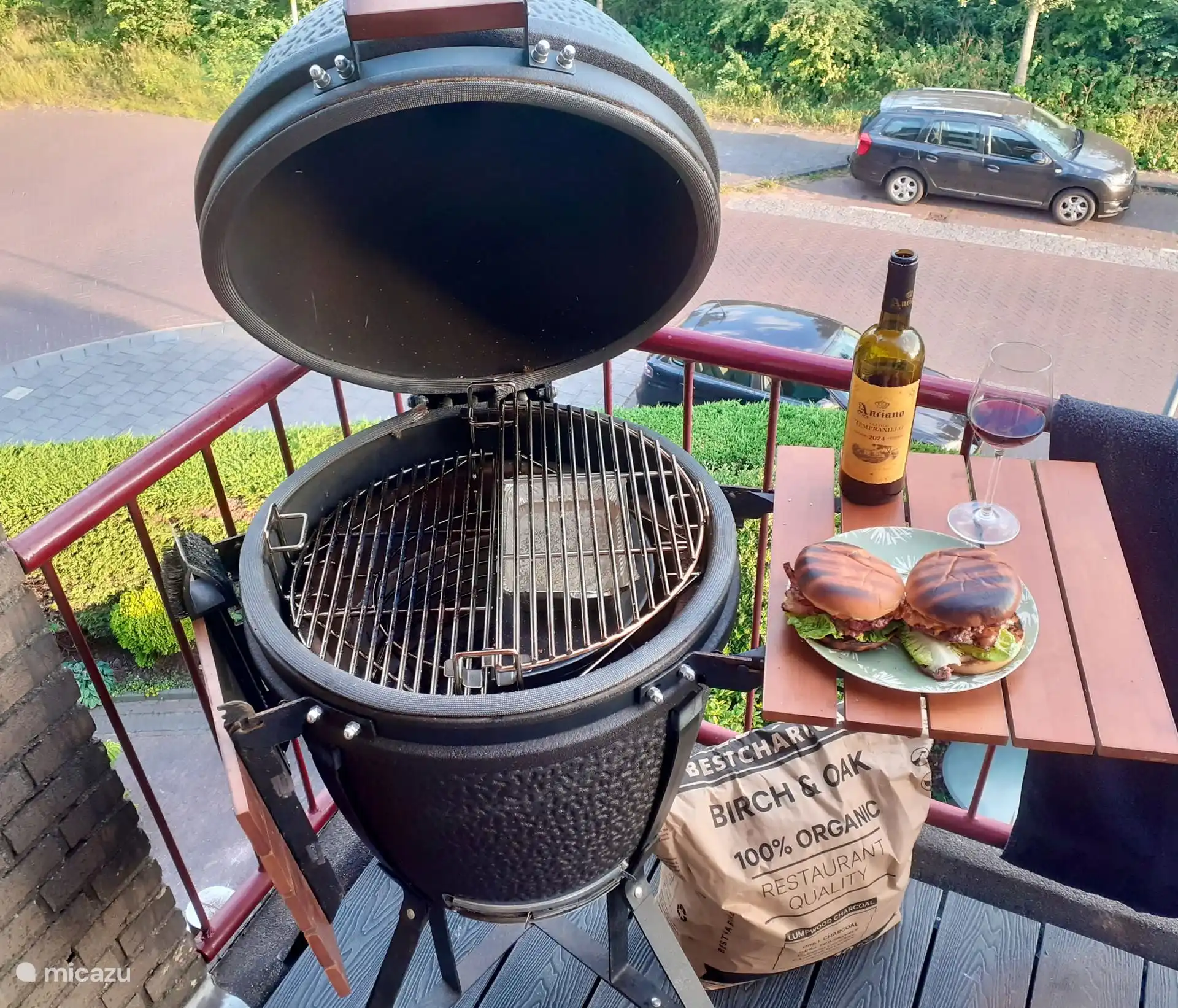Delicioso, delicioso, hamburguesa grande del Bastardo