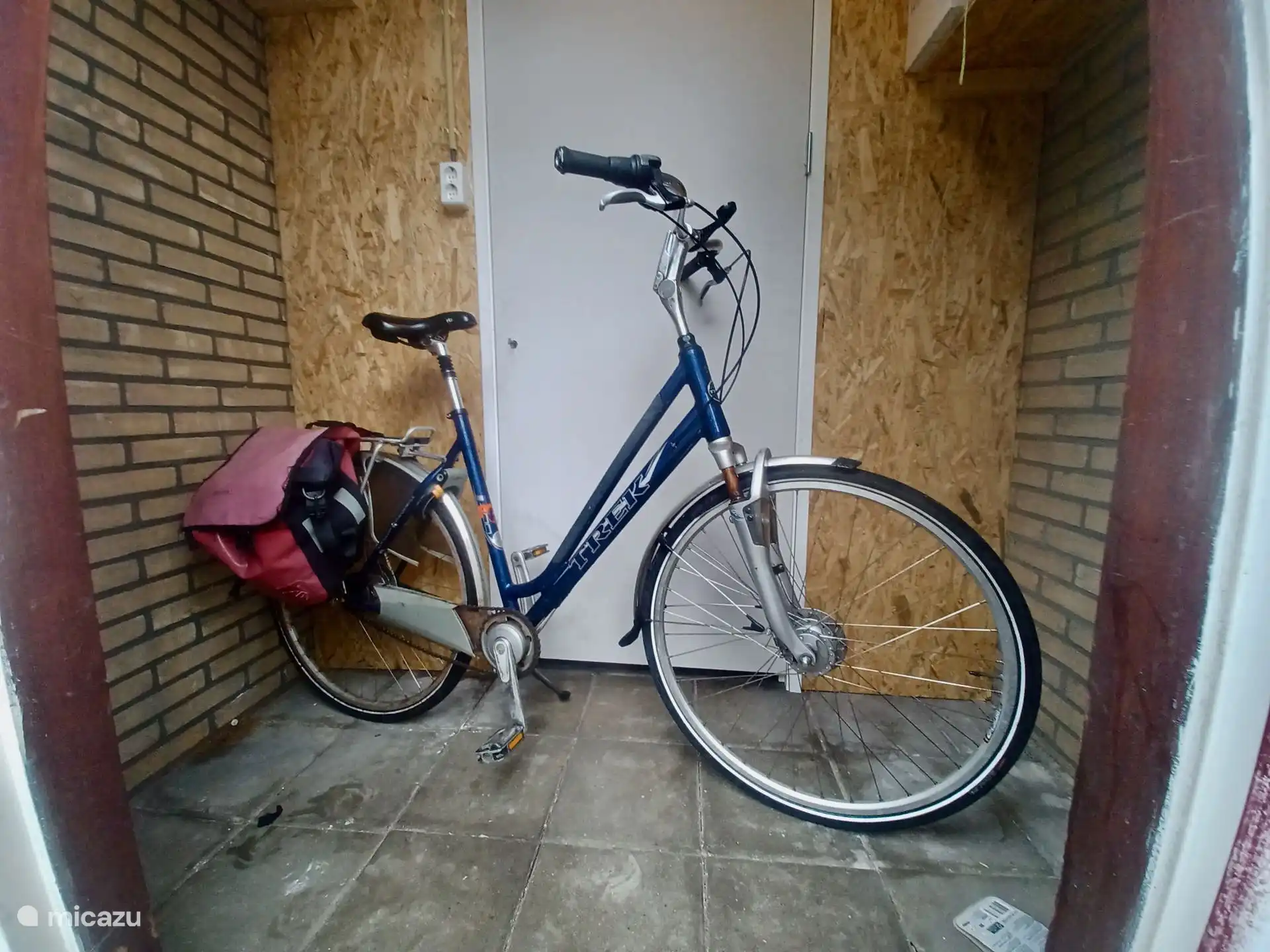 Bergin con espacio para 2 bicicletas y 2 cargadores eléctricos