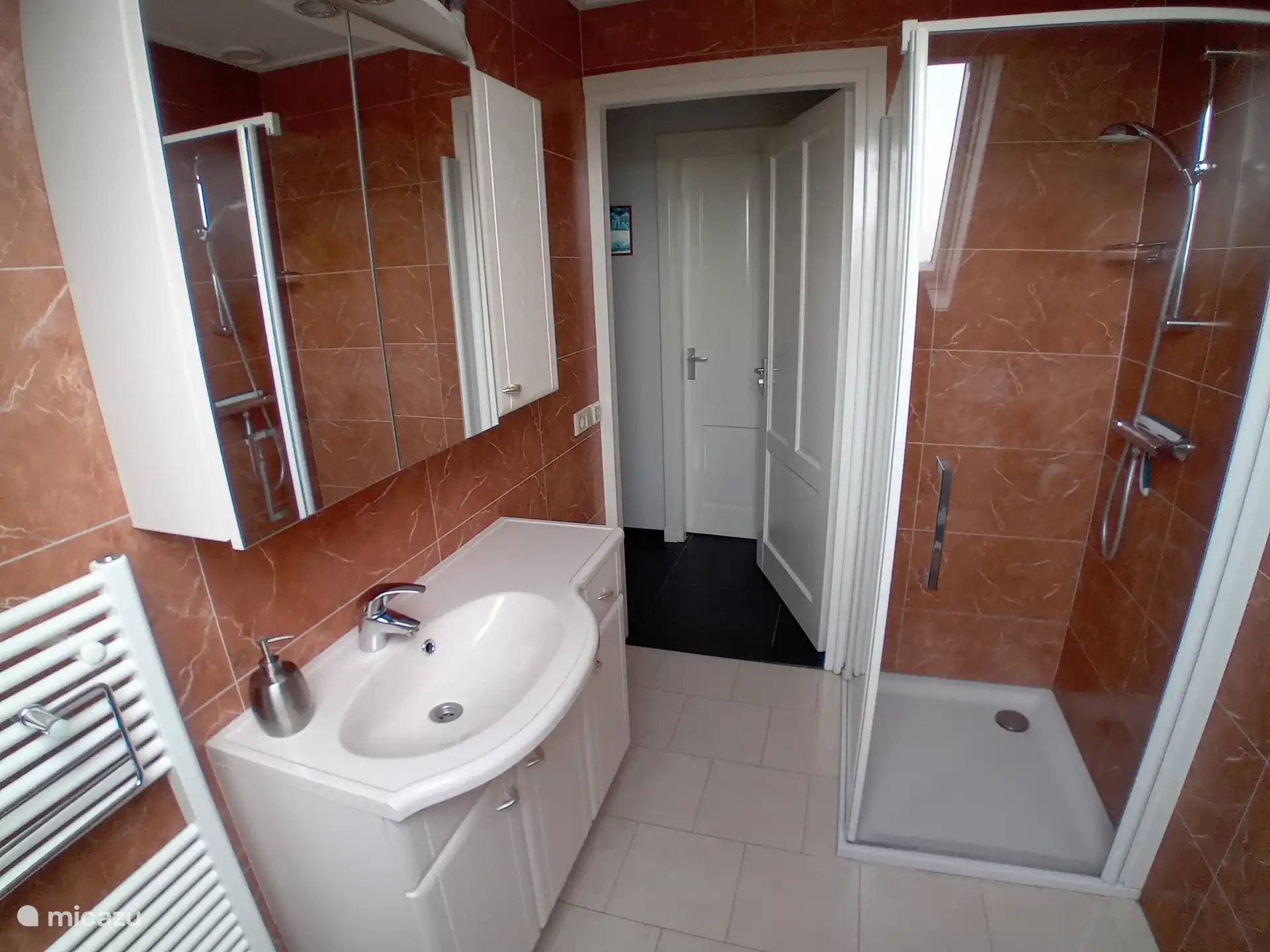 ruime badkamer op verdieping