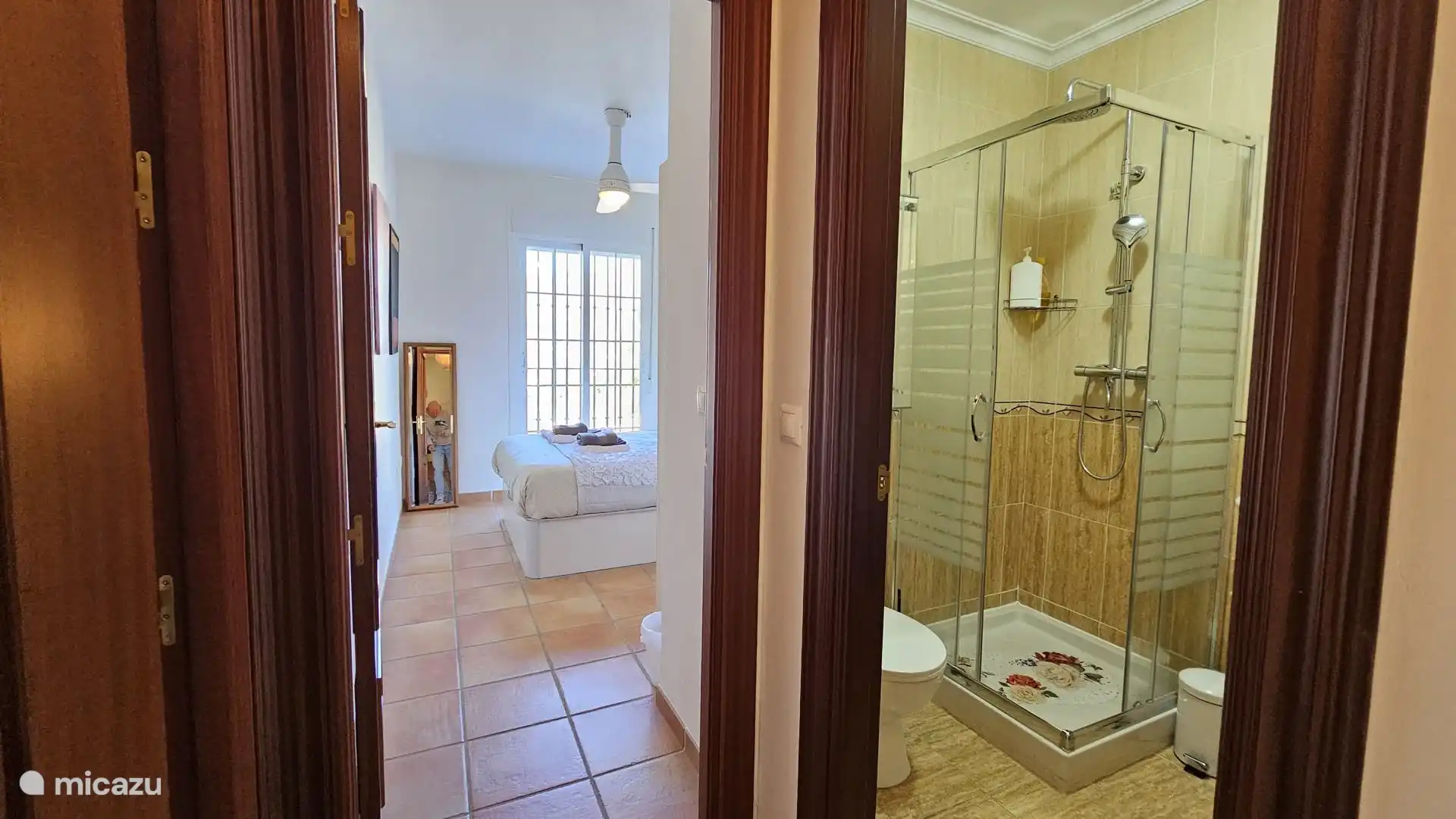 Segundo dormitorio con baño 