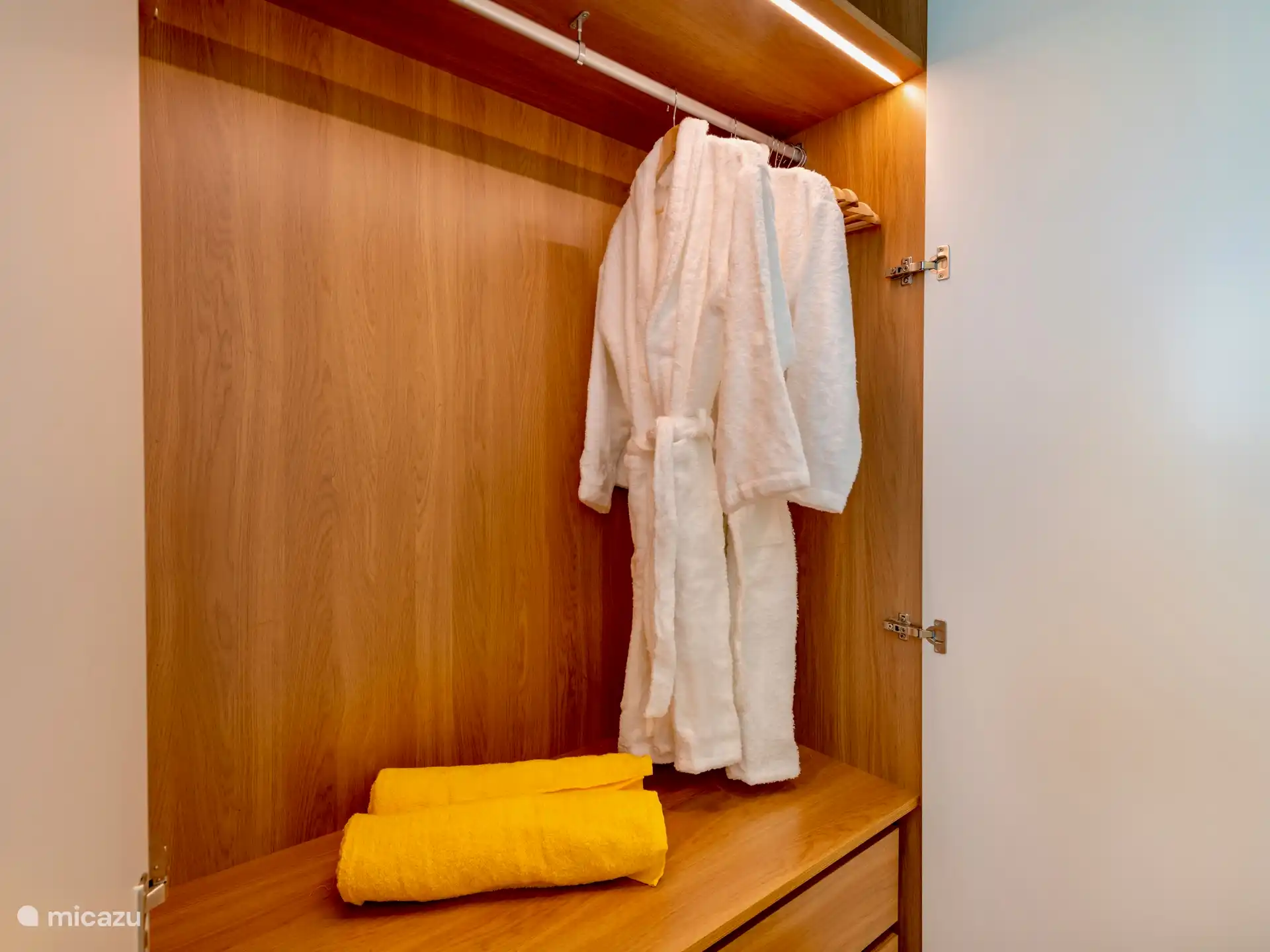 master suite, kast, badjassen, strandhanddoeken