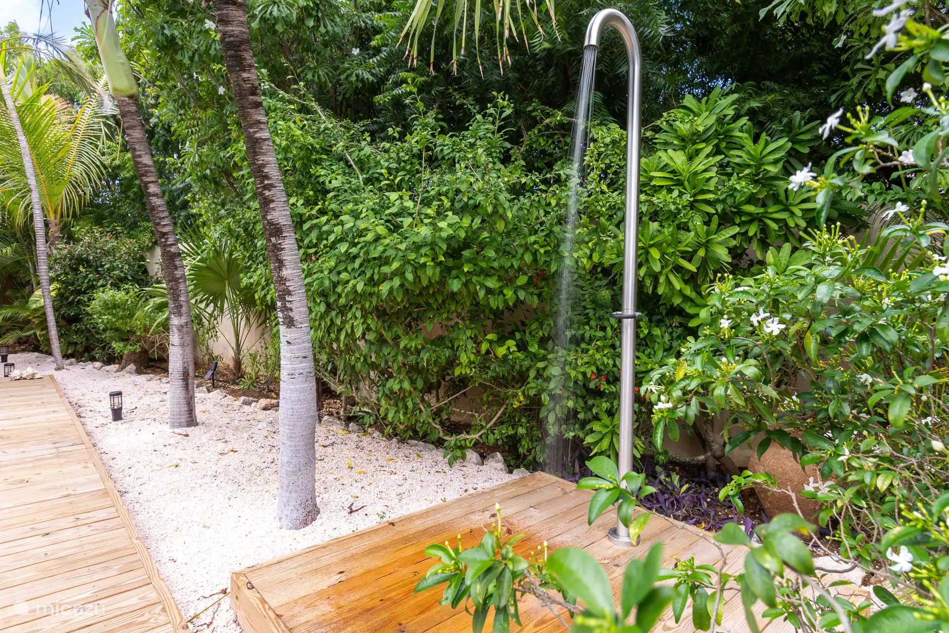 Una buena ducha al aire libre para enjuagarse o ducharme bajo las estrellas