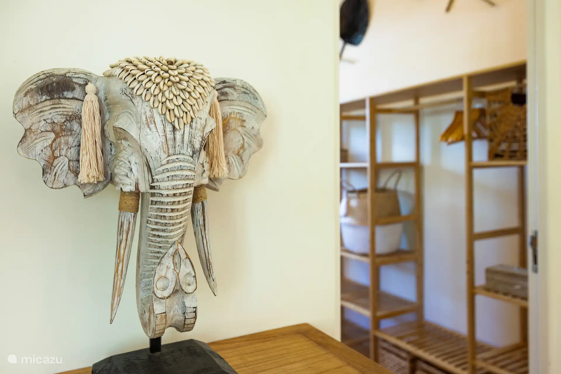 Todas las habitaciones están amuebladas con accesorios de buen gusto