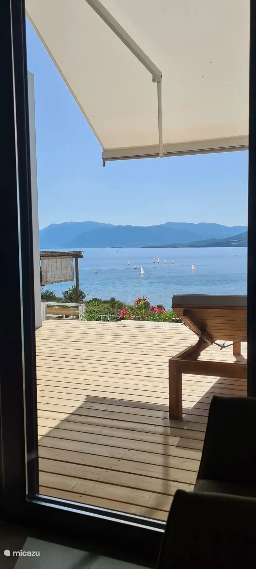 Uitzicht vanuit de woonkamer 