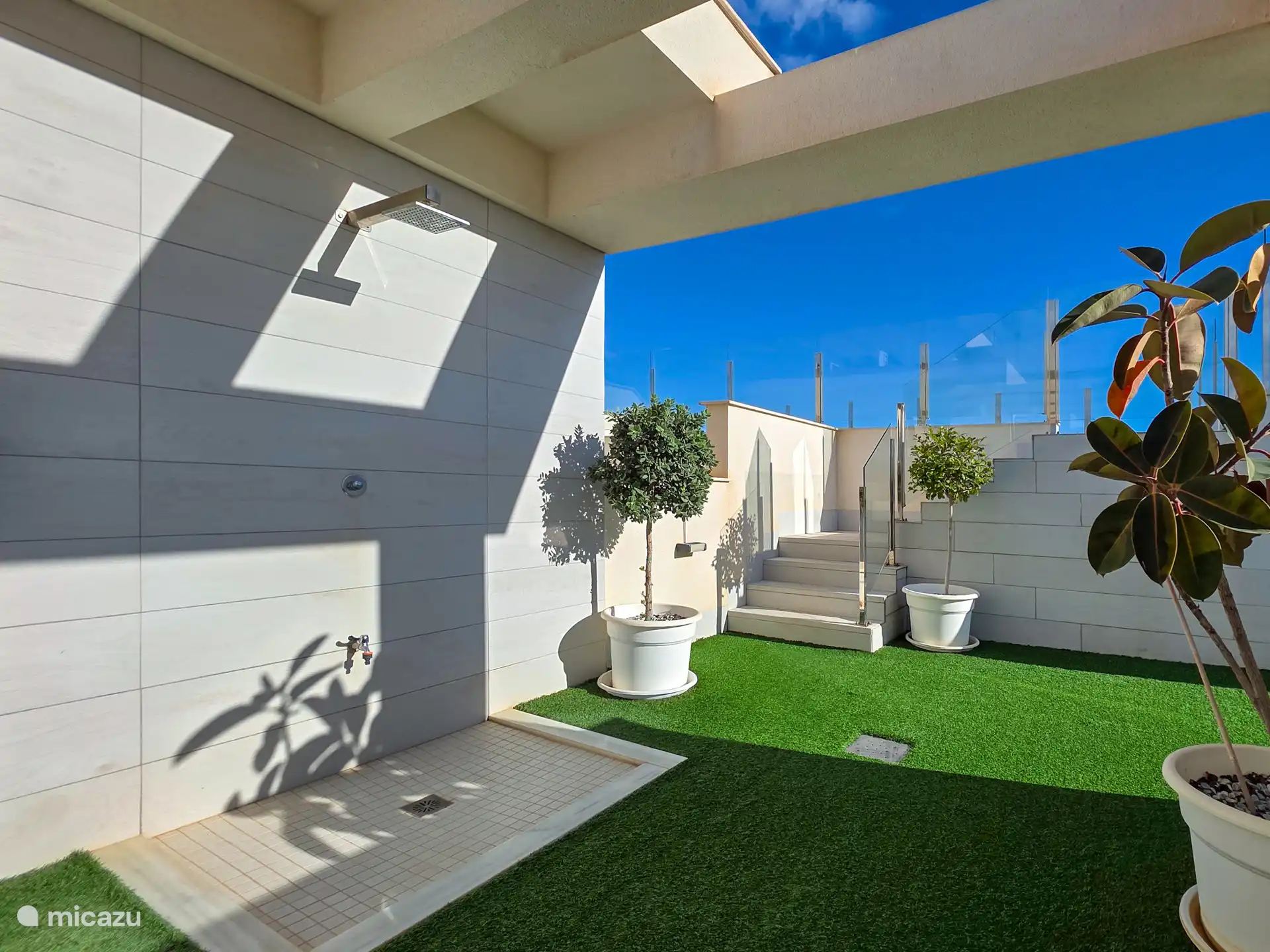 Dakterras buitendouche 