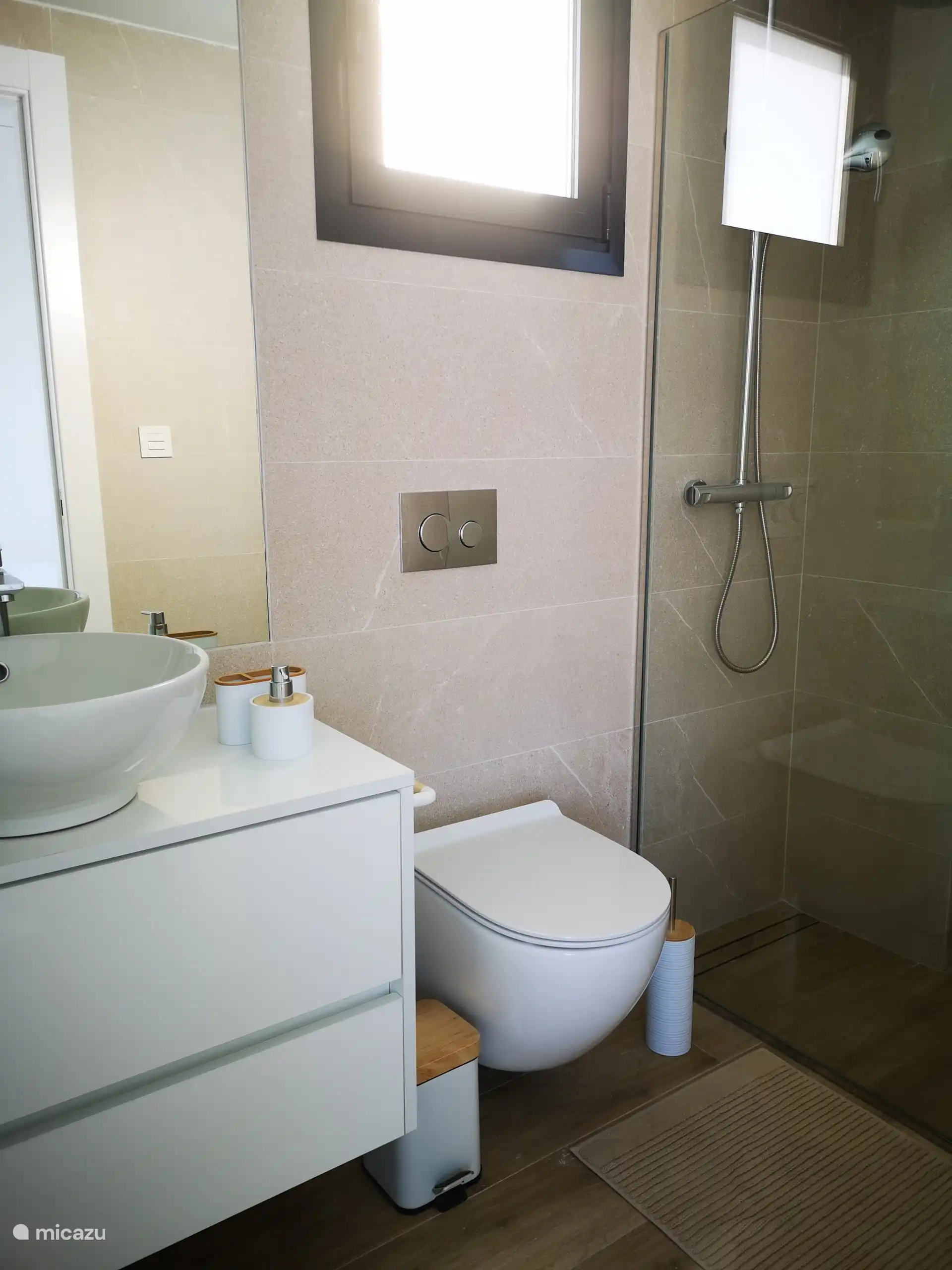 Baño con ducha a nivel