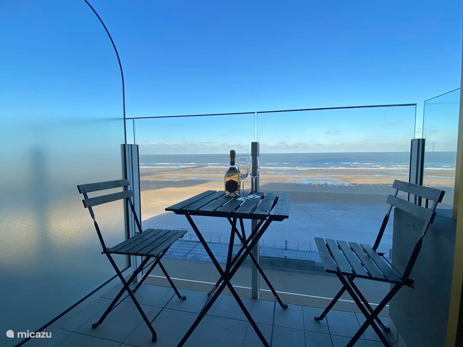 Balcón con vistas al mar