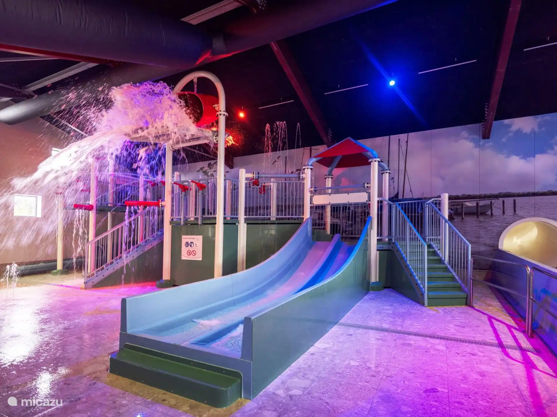 Binnenzwembad met leuk gedeelte voor de kleintjes