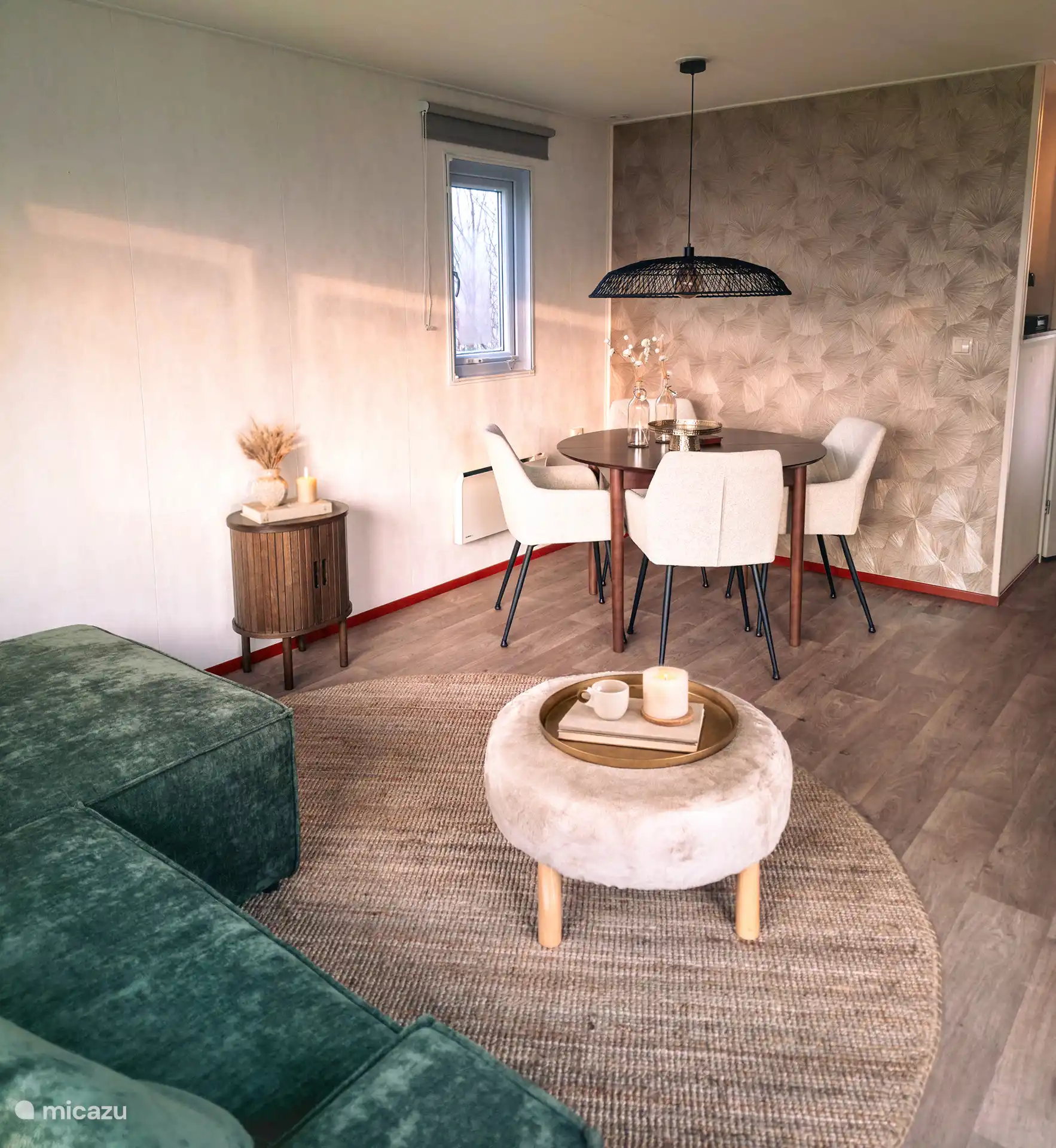 Lichte eethoek met eettafel voor 4 personen