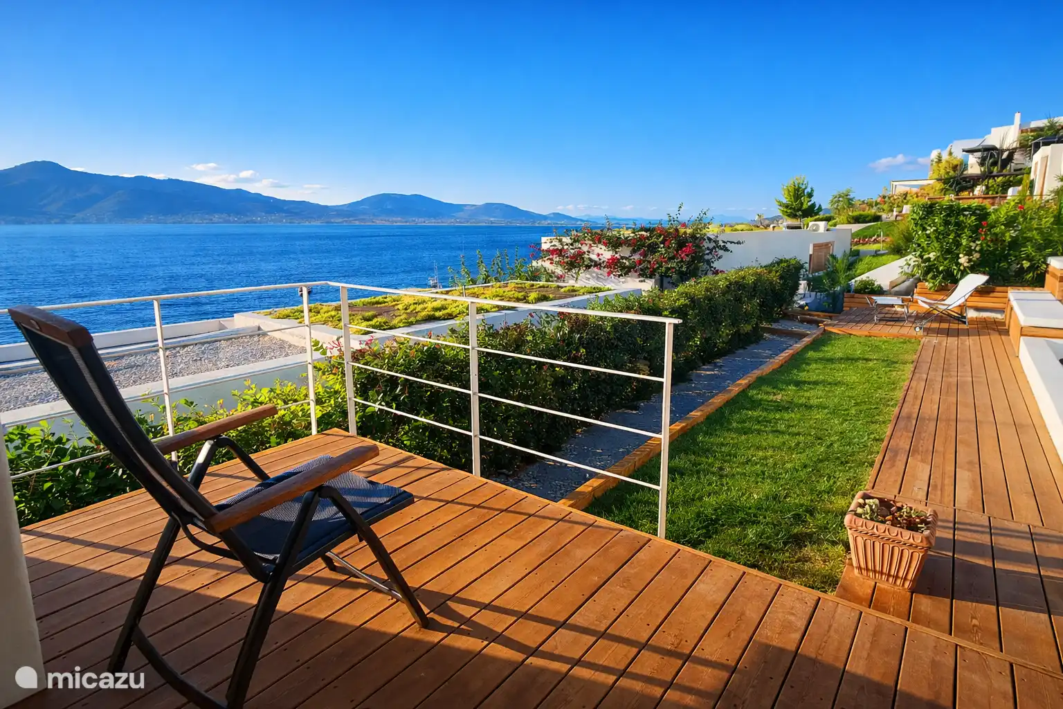 Terrasse près des chambres d’amis avec une vue incroyable 