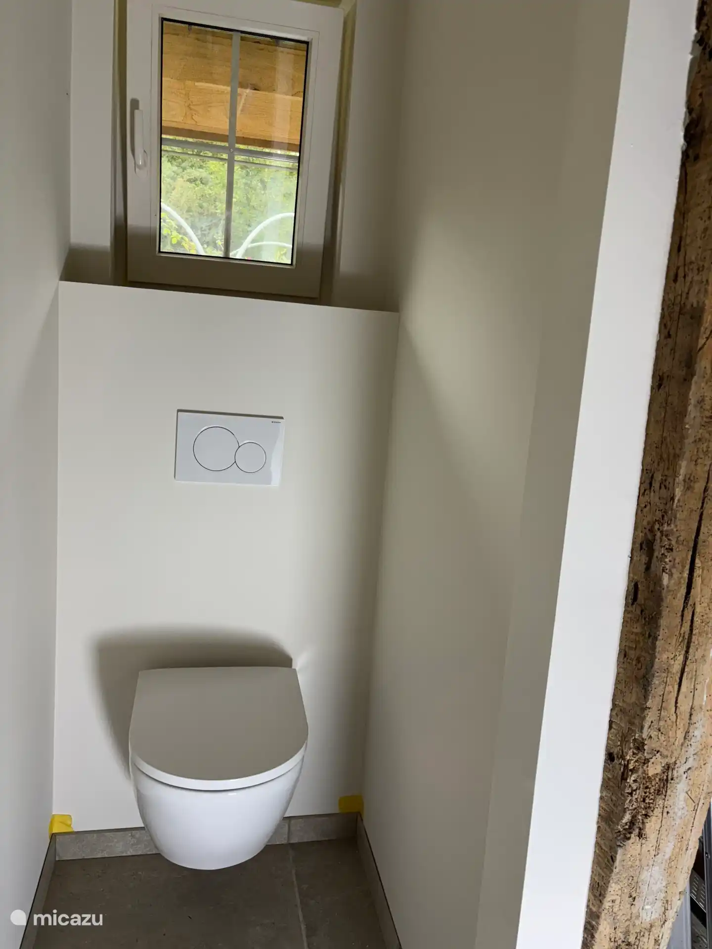 Apart toilet