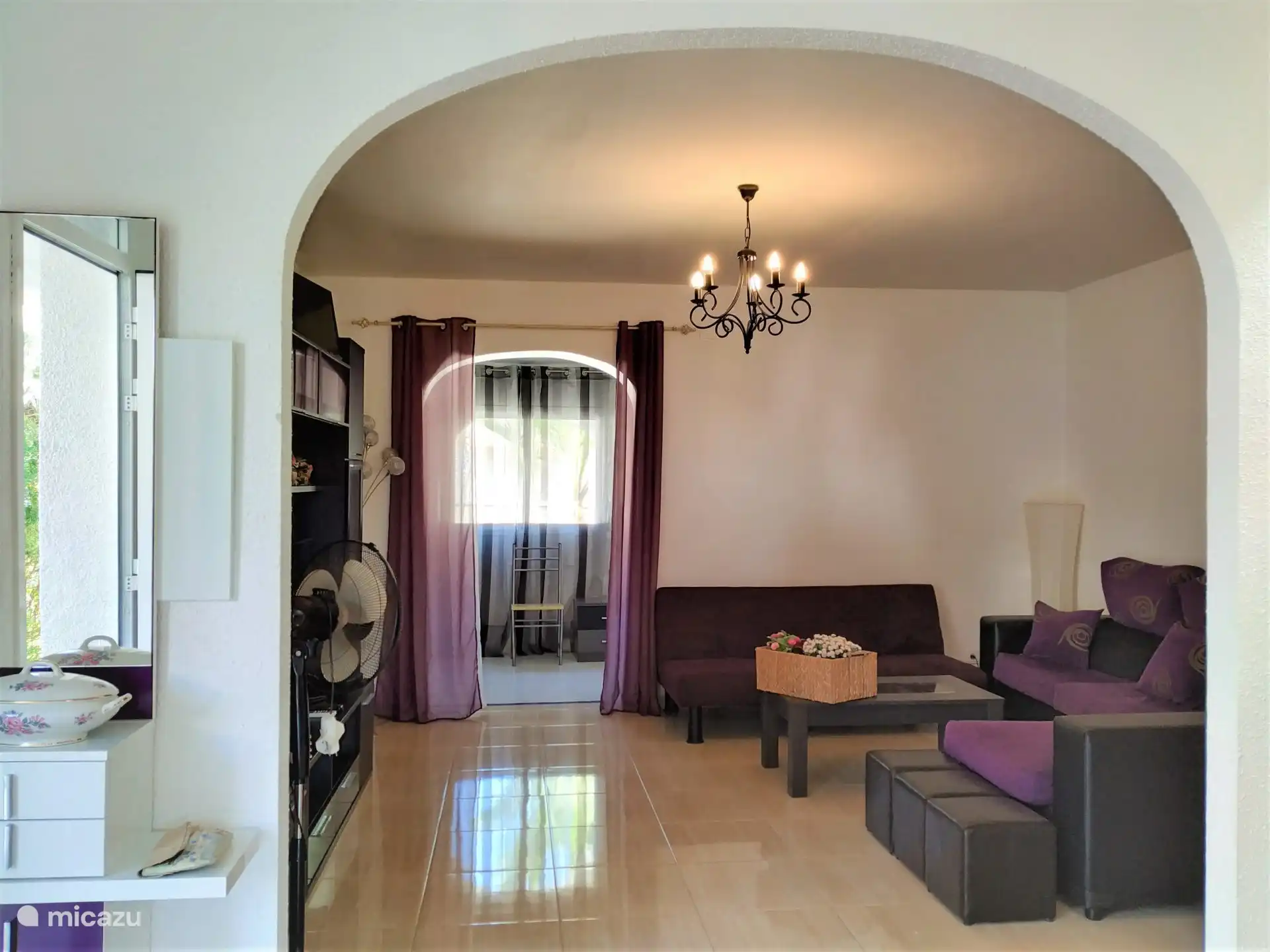 Wohnzimmer mit Platz am Ende 