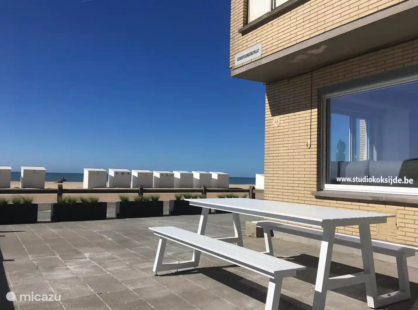 studio en Bélgica – Estudio moderno con vistas frontales al mar