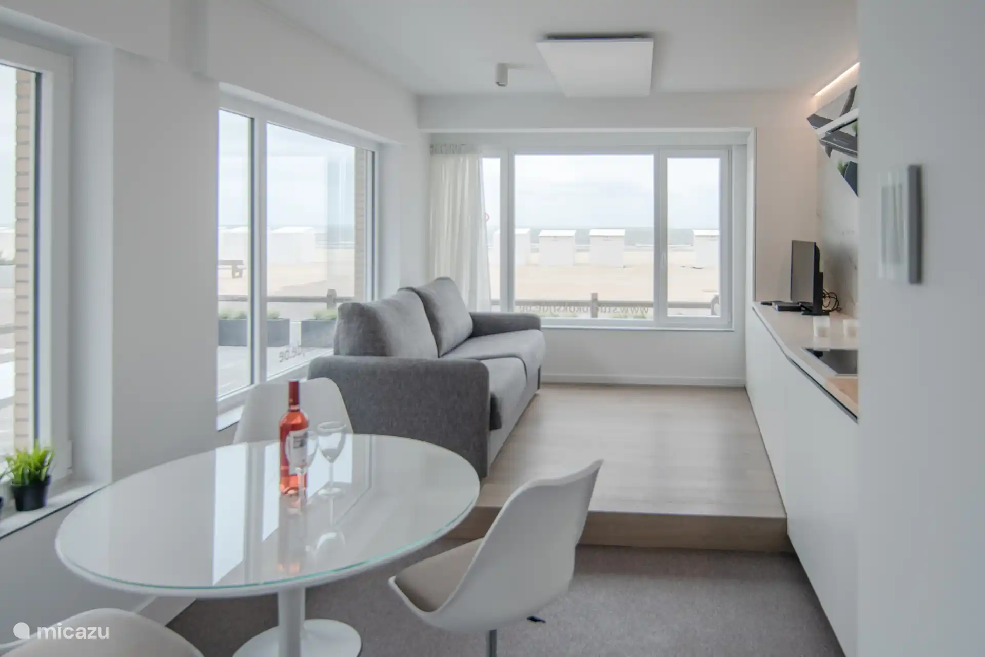 Salón - sofá cama - vistas al mar