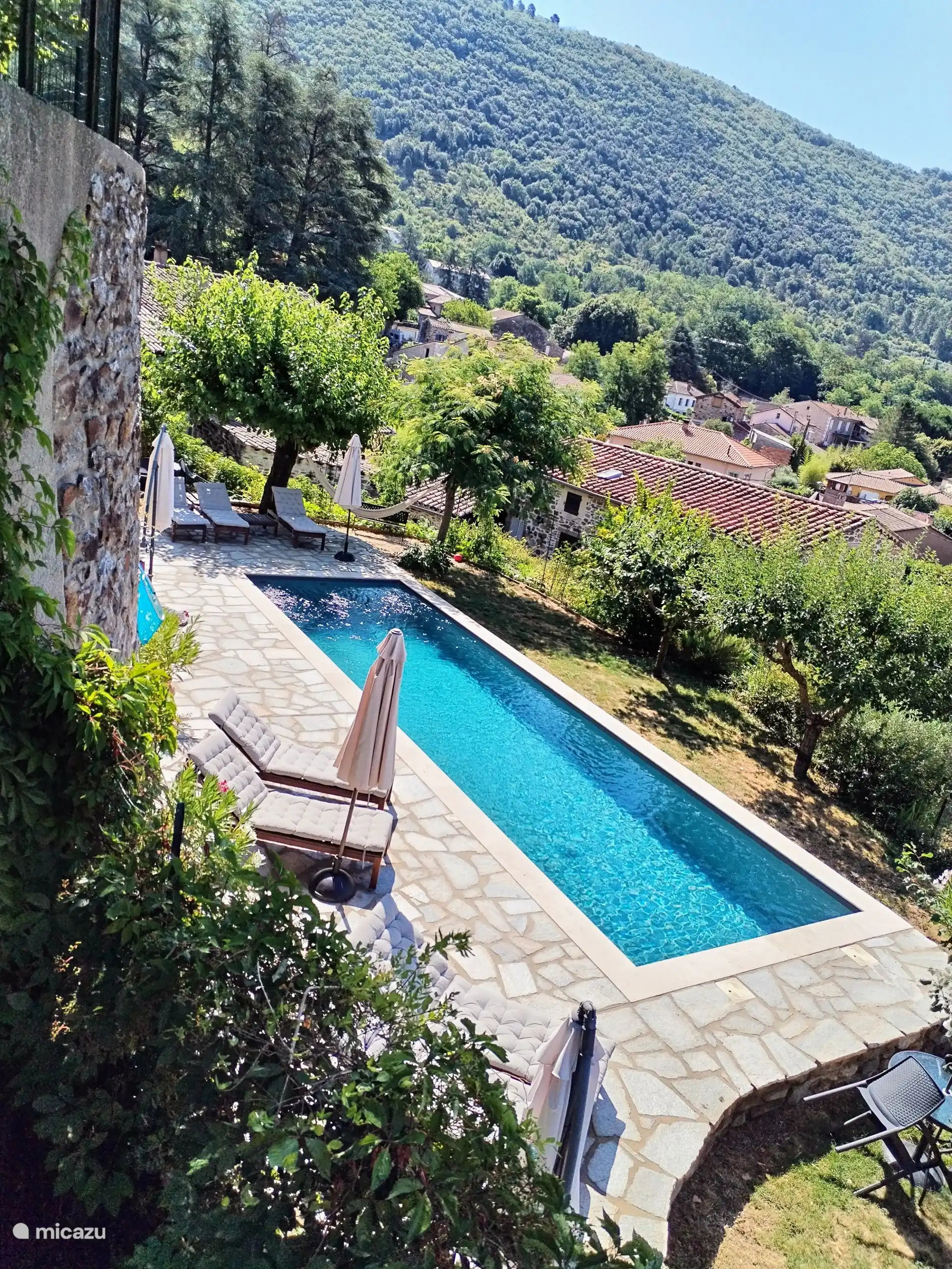 Hoofdzwembad voor zowel de hoofd-gite als de gasten-gite