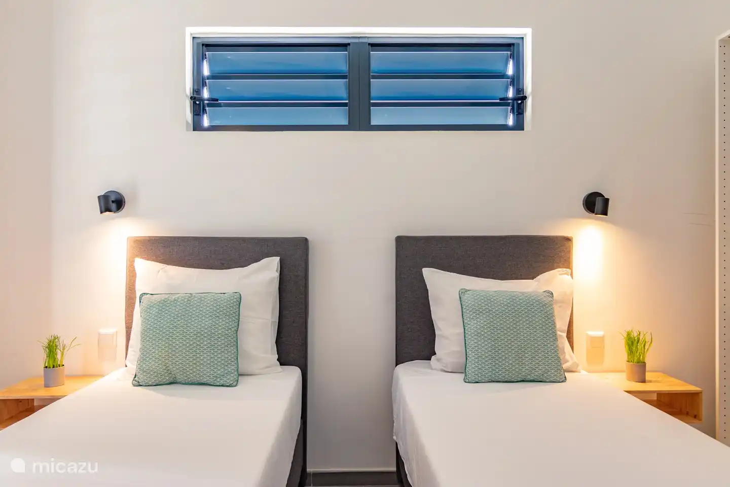 Op aanvraag kunnen wij de bedden in één van de twee slaapkamers opmaken als 2 één-persoonsbedden