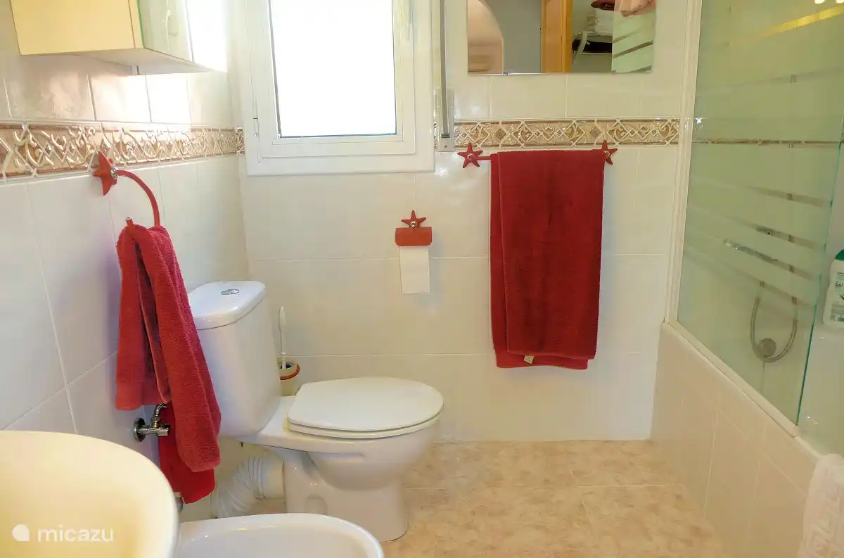 Badezimmer mit Badewanne