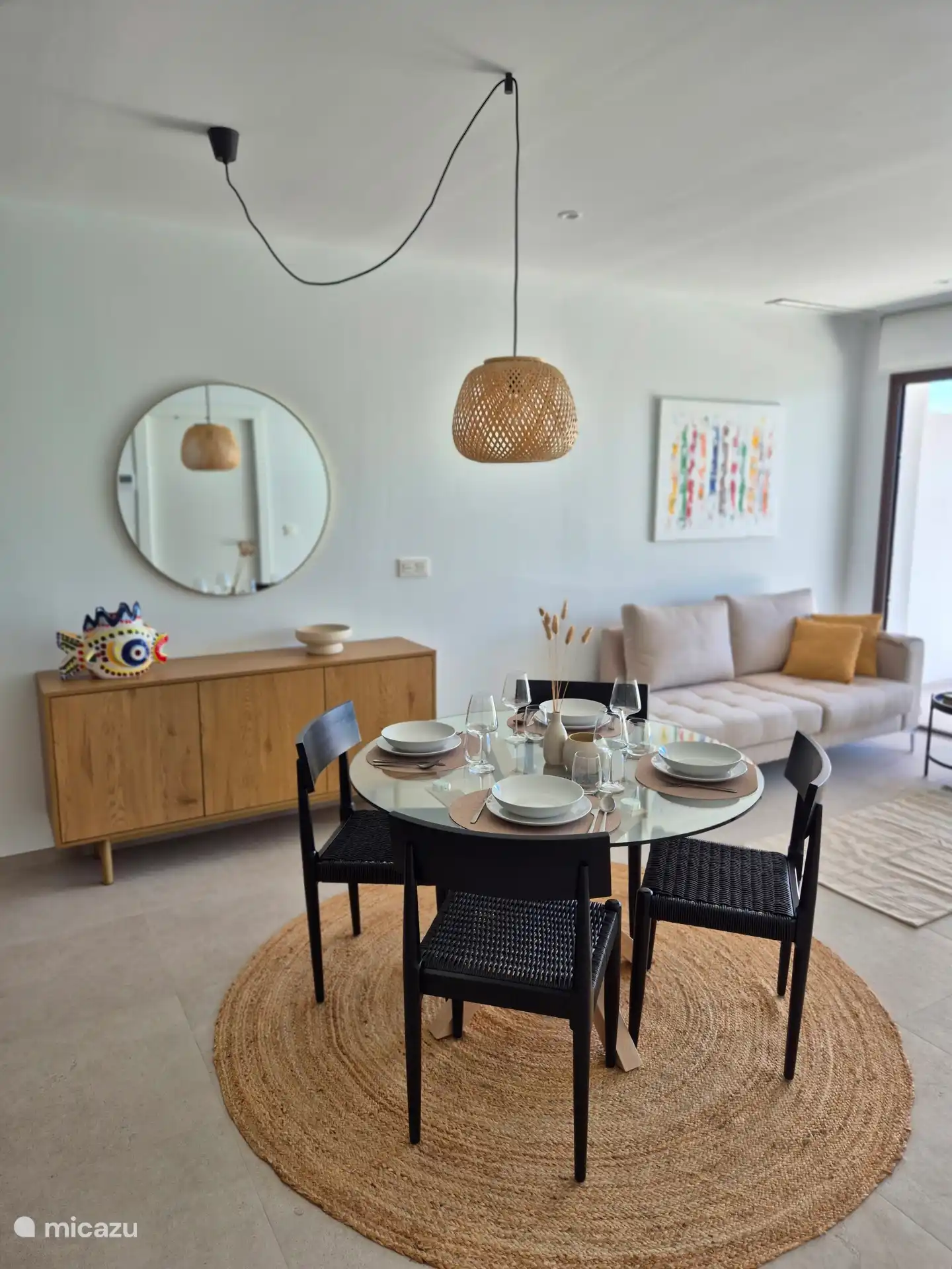 De living werd met veel zorg ingericht om u een ontspannen gevoel te garanderen tijdens de vakantie. 