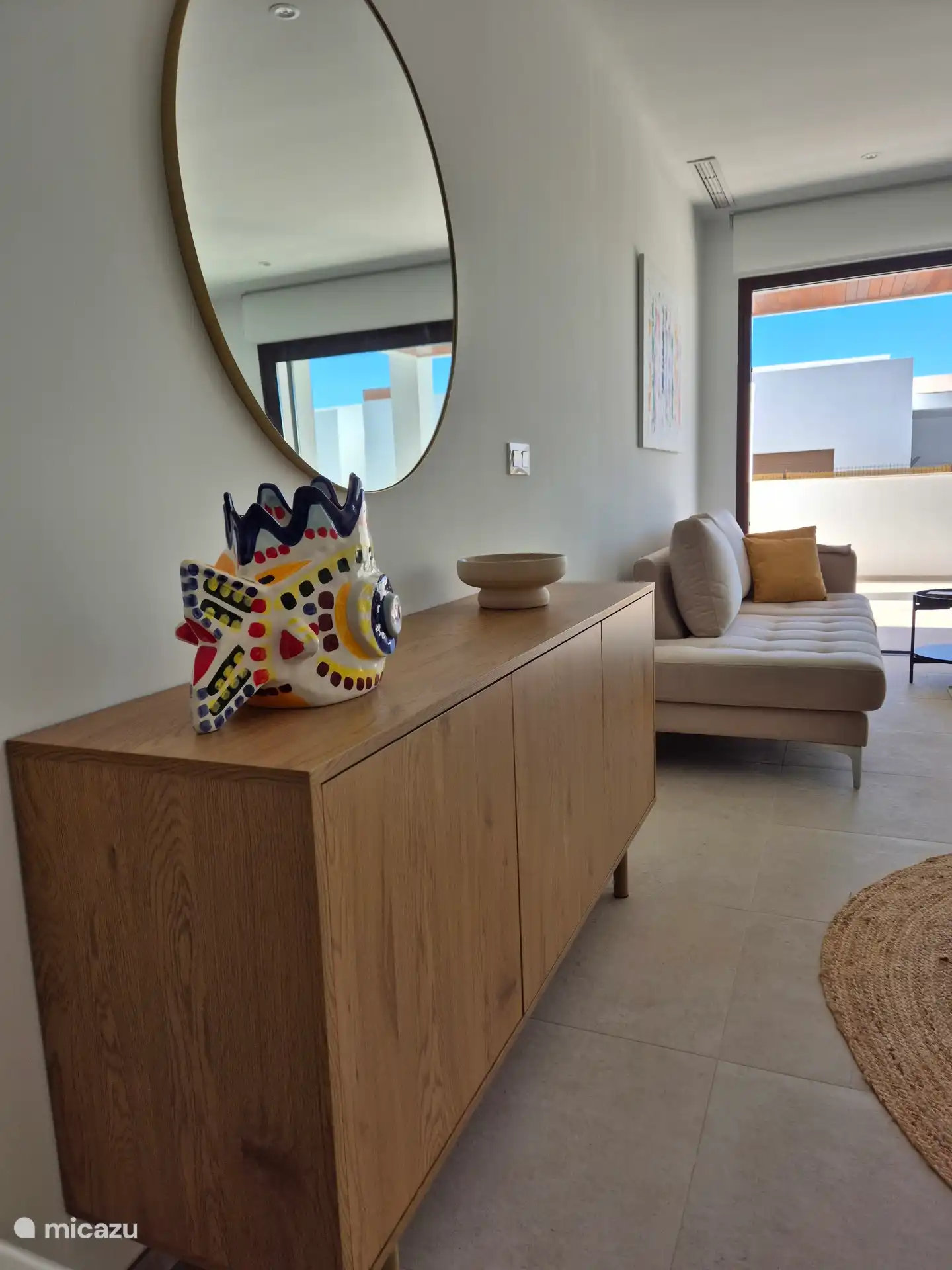 De living werd met veel zorg ingericht om u een ontspannen gevoel te garanderen tijdens de vakantie. 