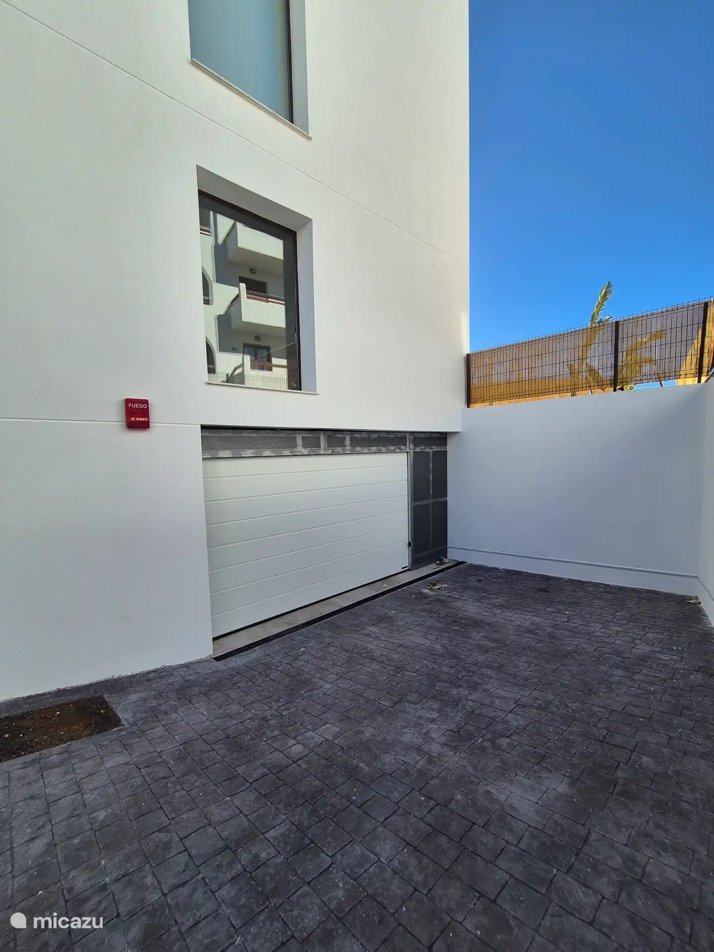 Uw auto staat veilig in de afgesloten, ondergrondse parking. 