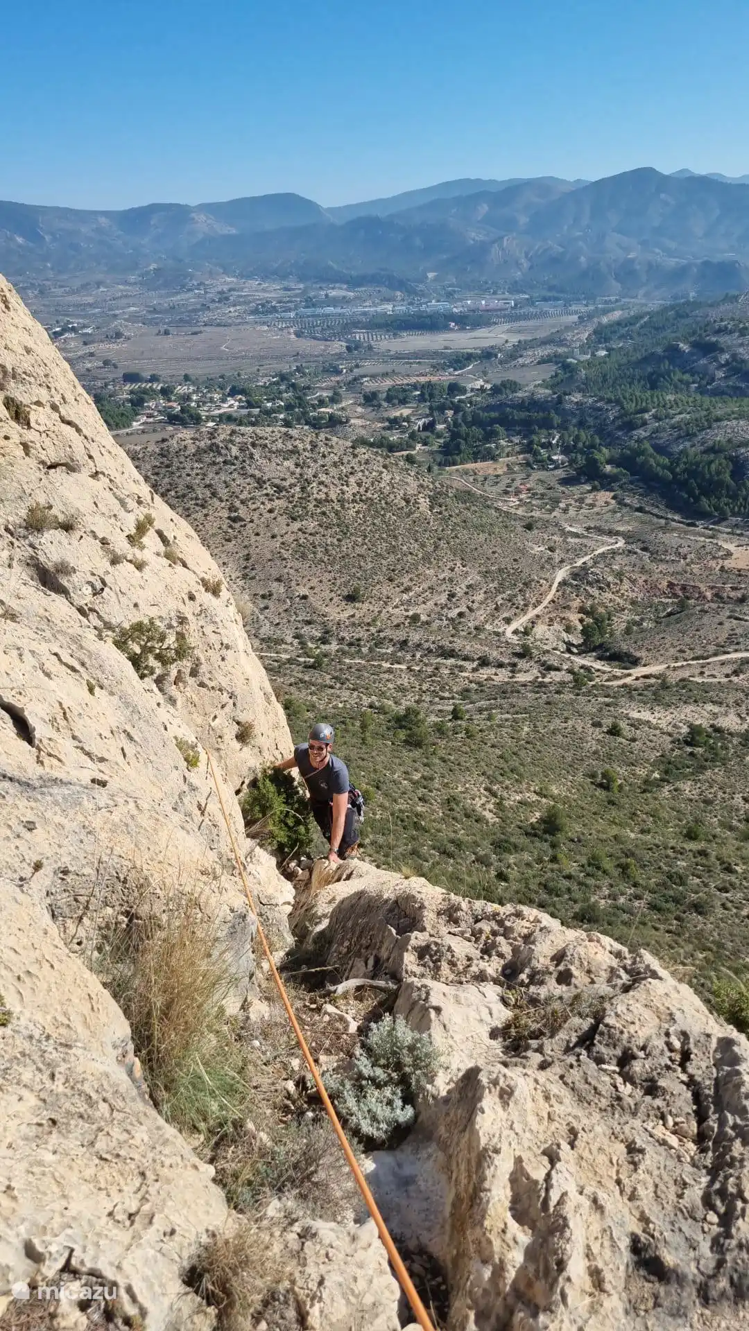Klimmen op de Peñas de Marín, een berg met meer dan 200 routes op 5 minuten wandelen vanaf onze yurt.