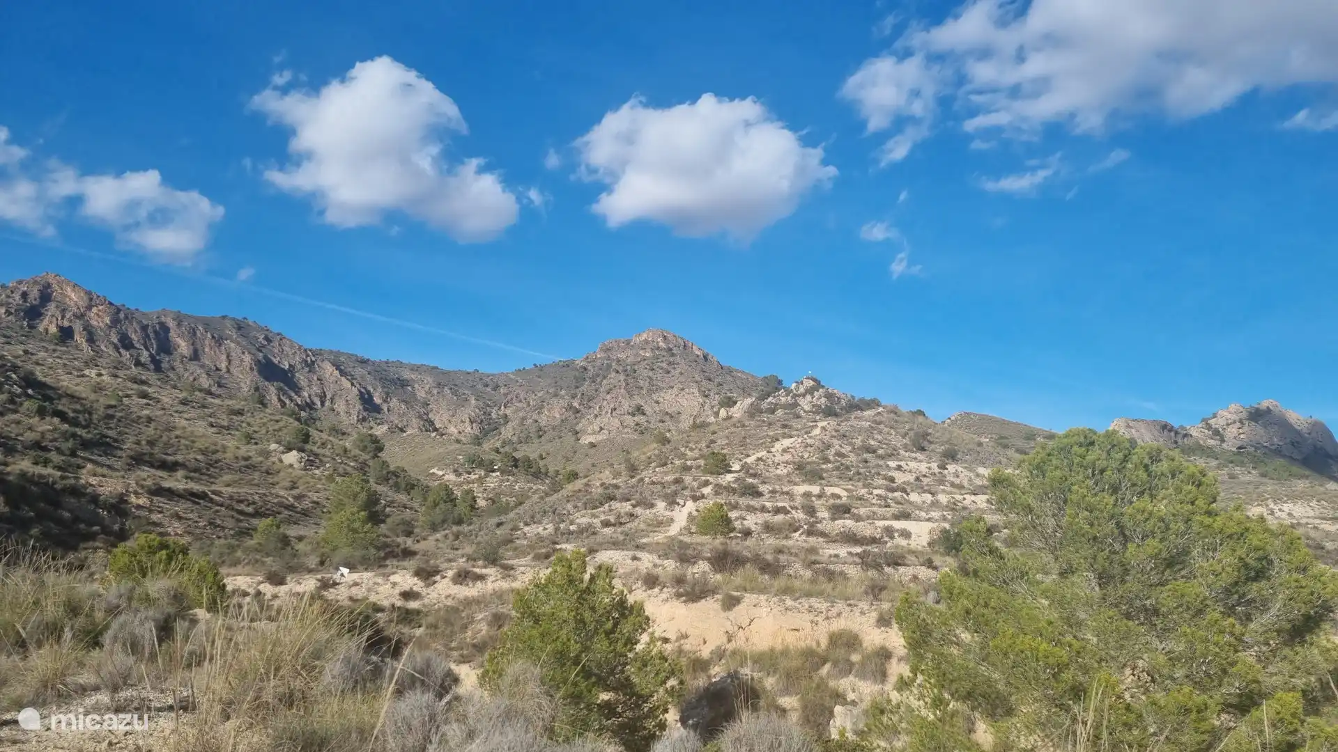 de directe omgeving van onze yurt. Deze foto is genomen van één van de vele wandelpaden die direct vanaf onze plek starten.