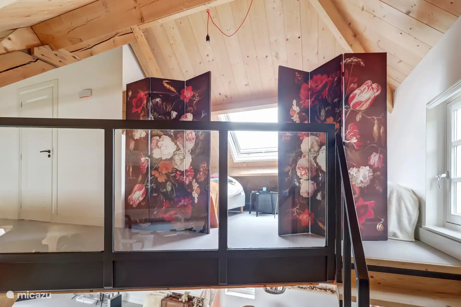 Slaapgelegenheid voor twee personen op de overloop