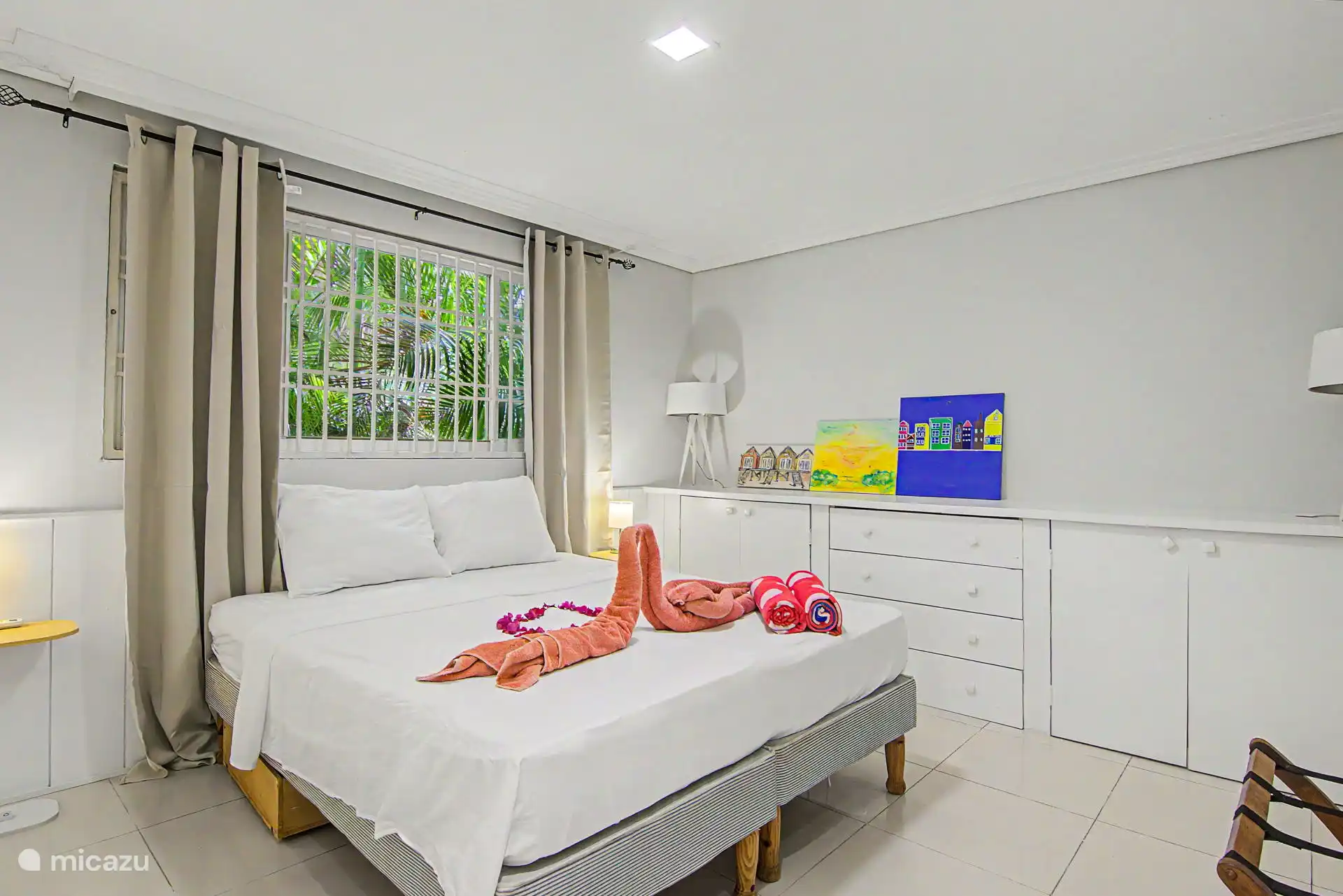 Chambre avec deux lits simples