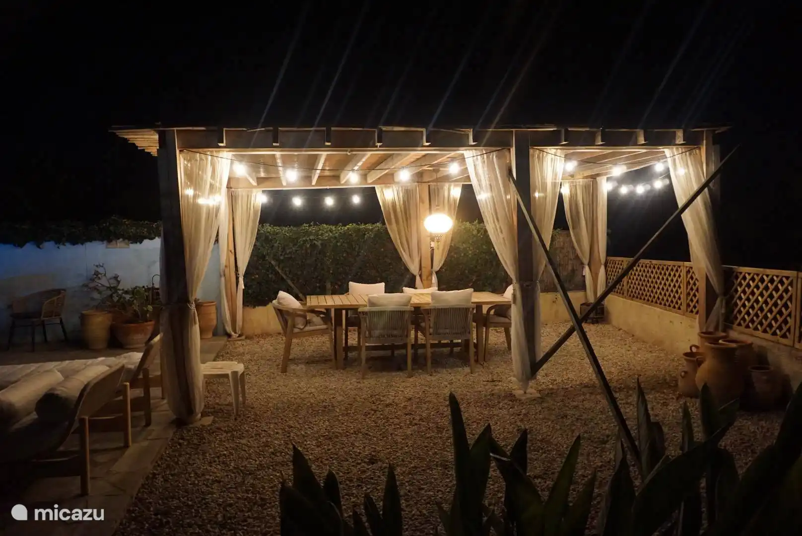 Even more atmospheric evenings under the pergola 