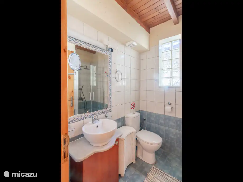 Bathroom 2, also equipped with comfortable rain shower