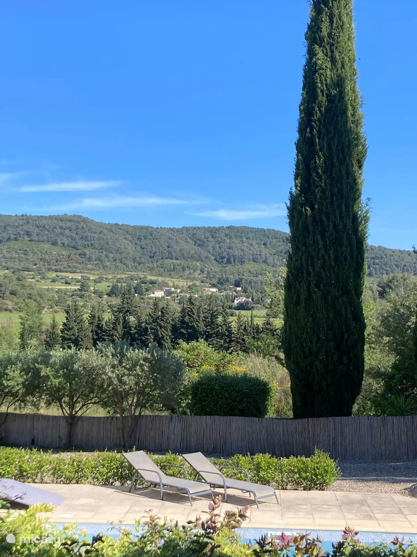 Uitzicht (vanaf terras) op Oupia