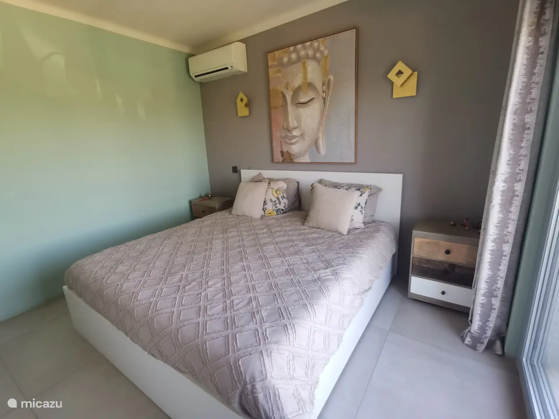 Master bedroom - slaapkamer middelste verdieping