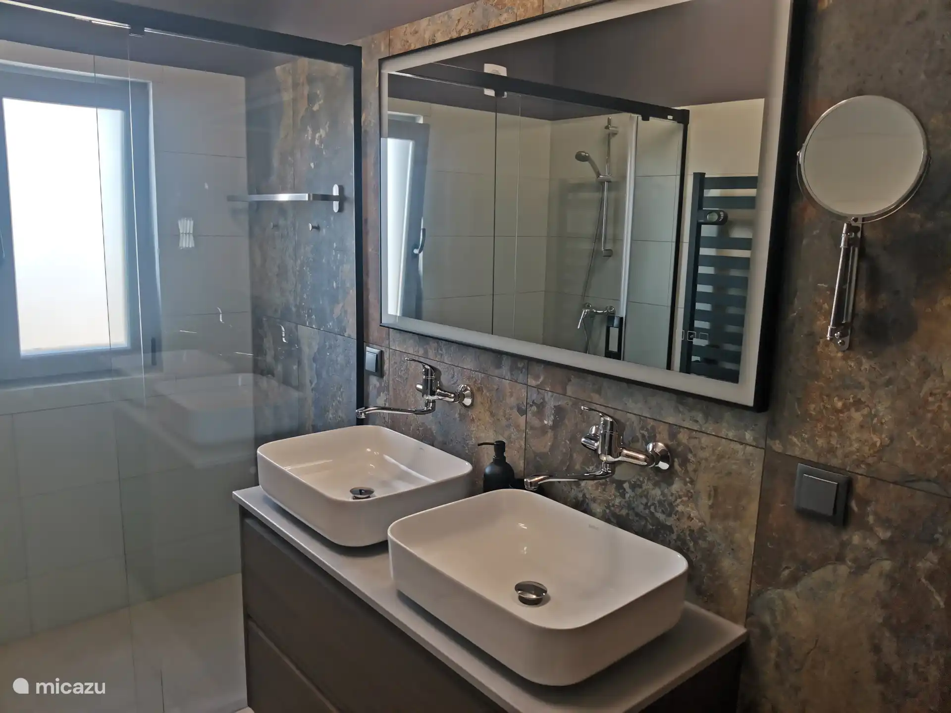 Salle de bain au rez-de-chaussée