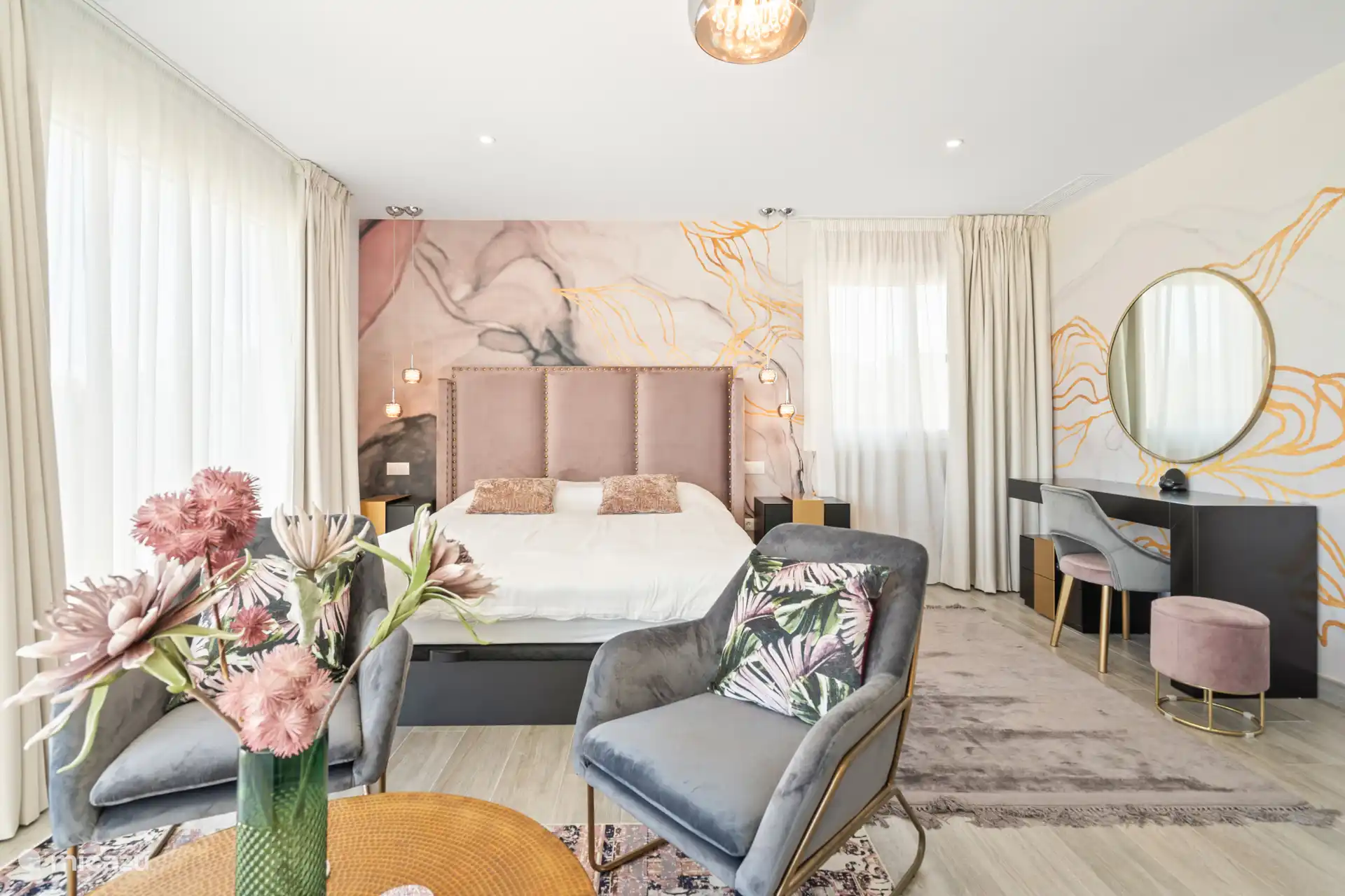 Chambre 1 suite principale avec coin salon 