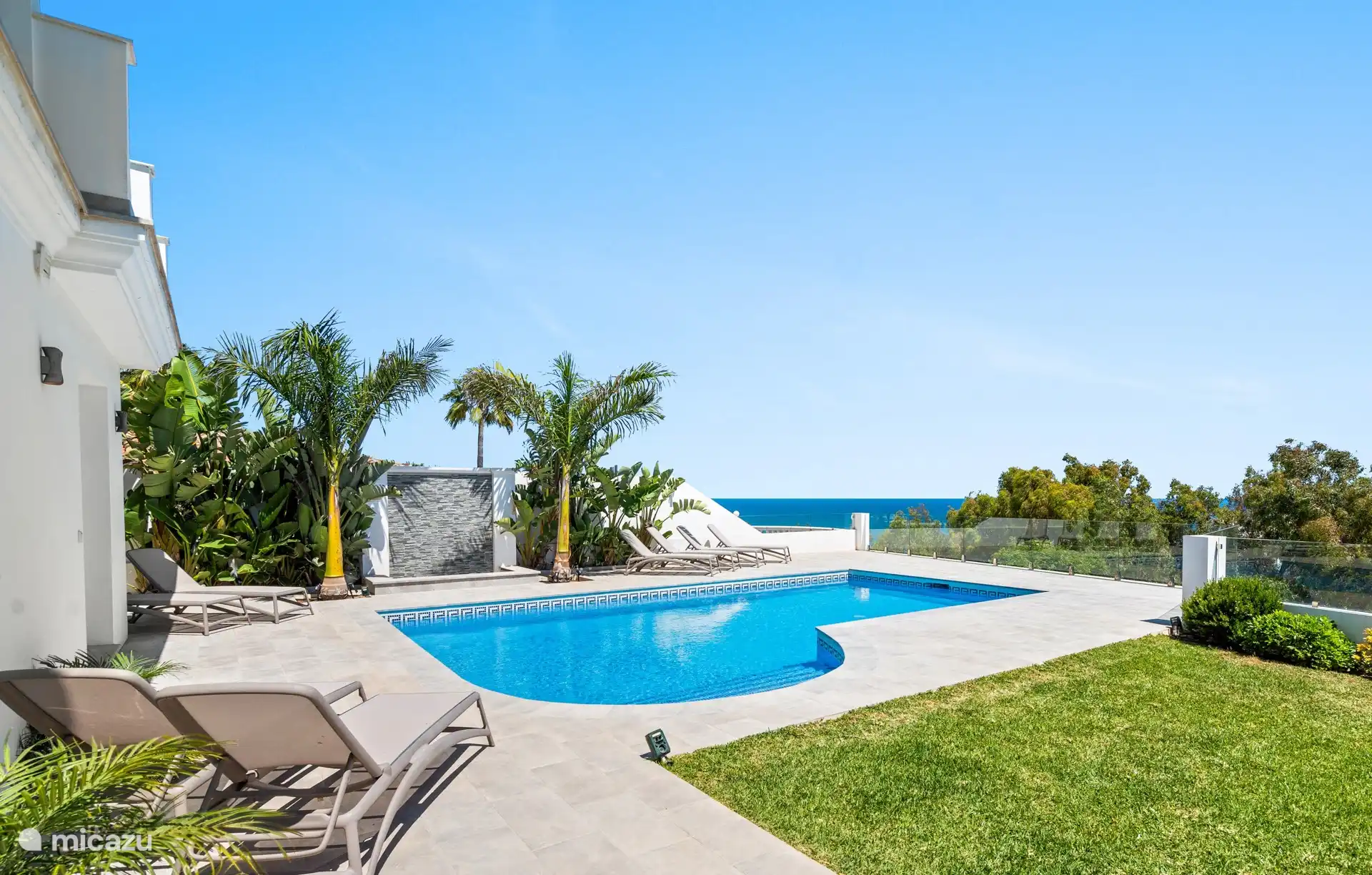 ¡Piscina magnífica con vistas panorámicas!