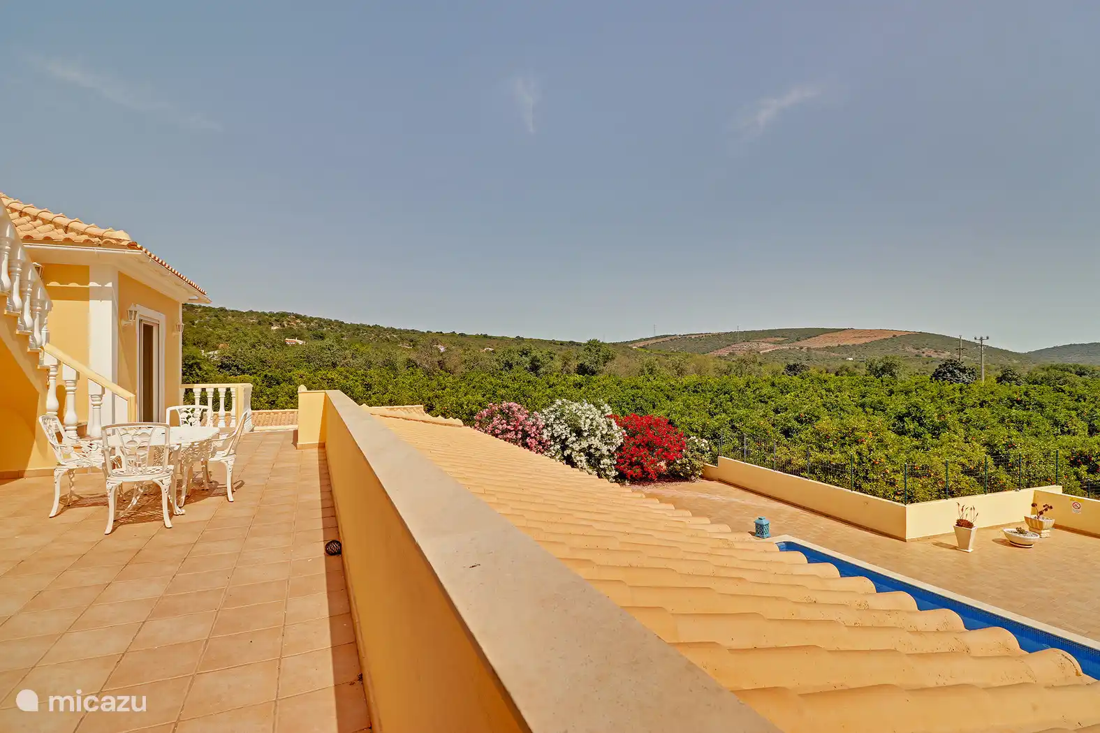 Terrasse avec vue et espace salon